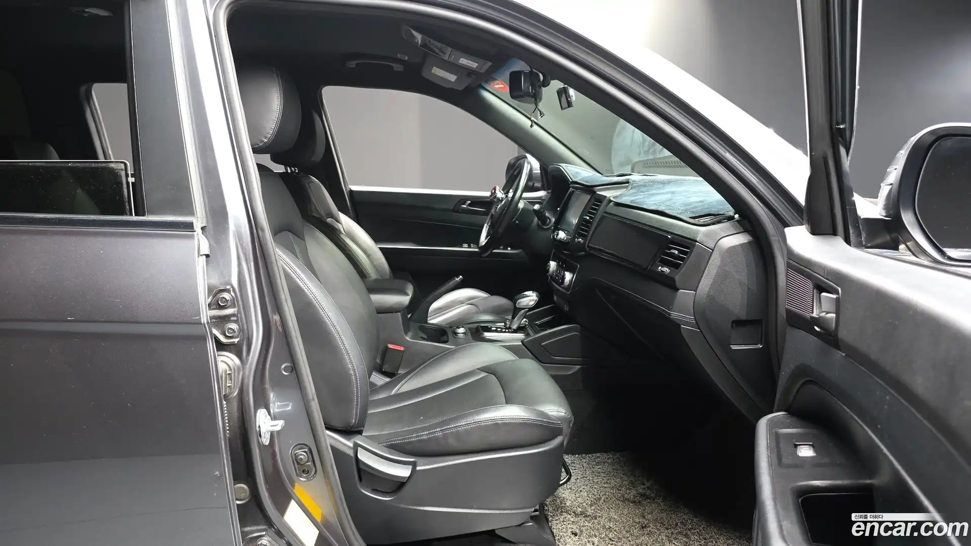 Rexton KG Mobility 2019.11-INNER-036