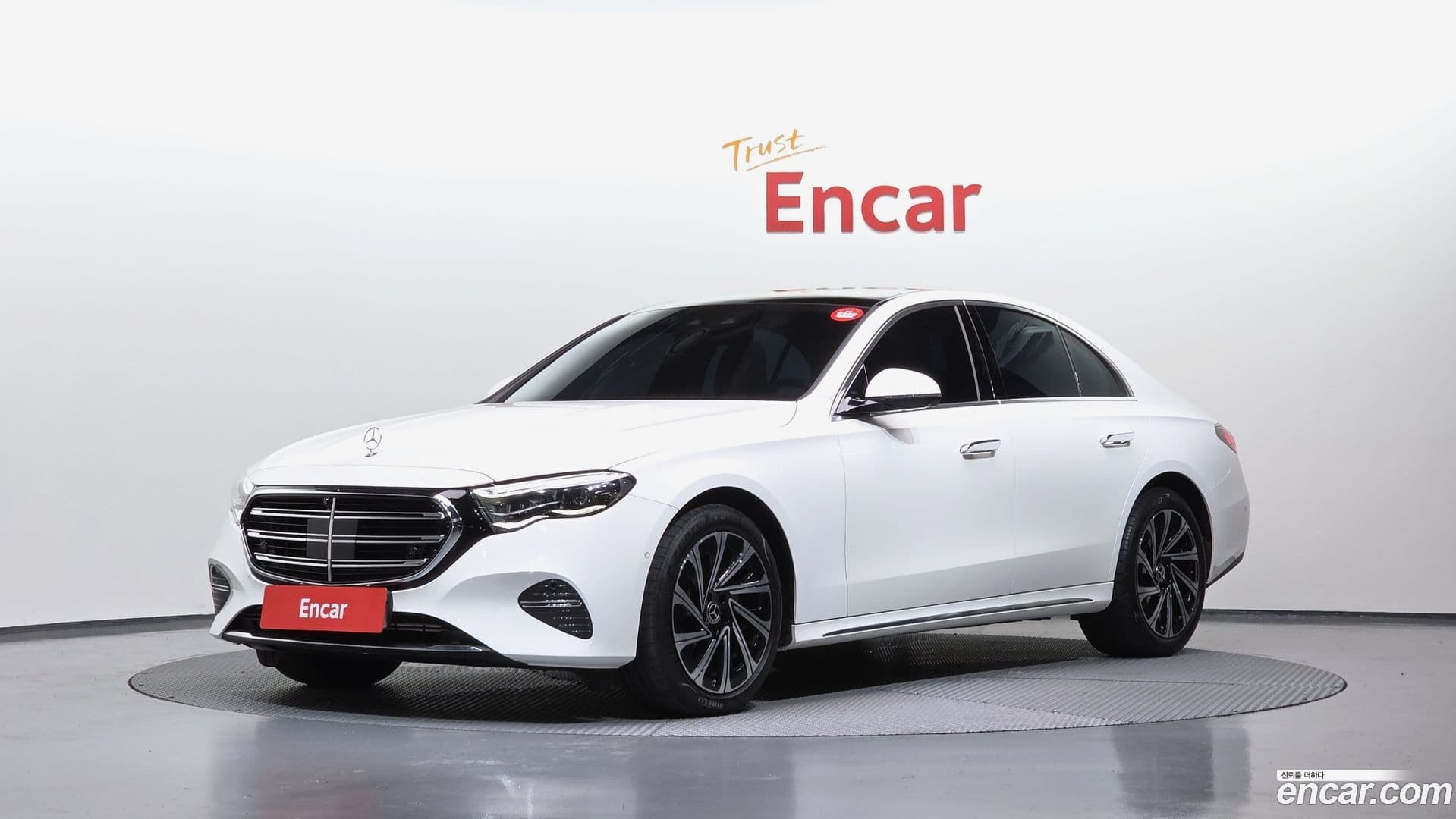 Main__Slider__Photo:E-Class Mercedes-Benz 2024.3-0