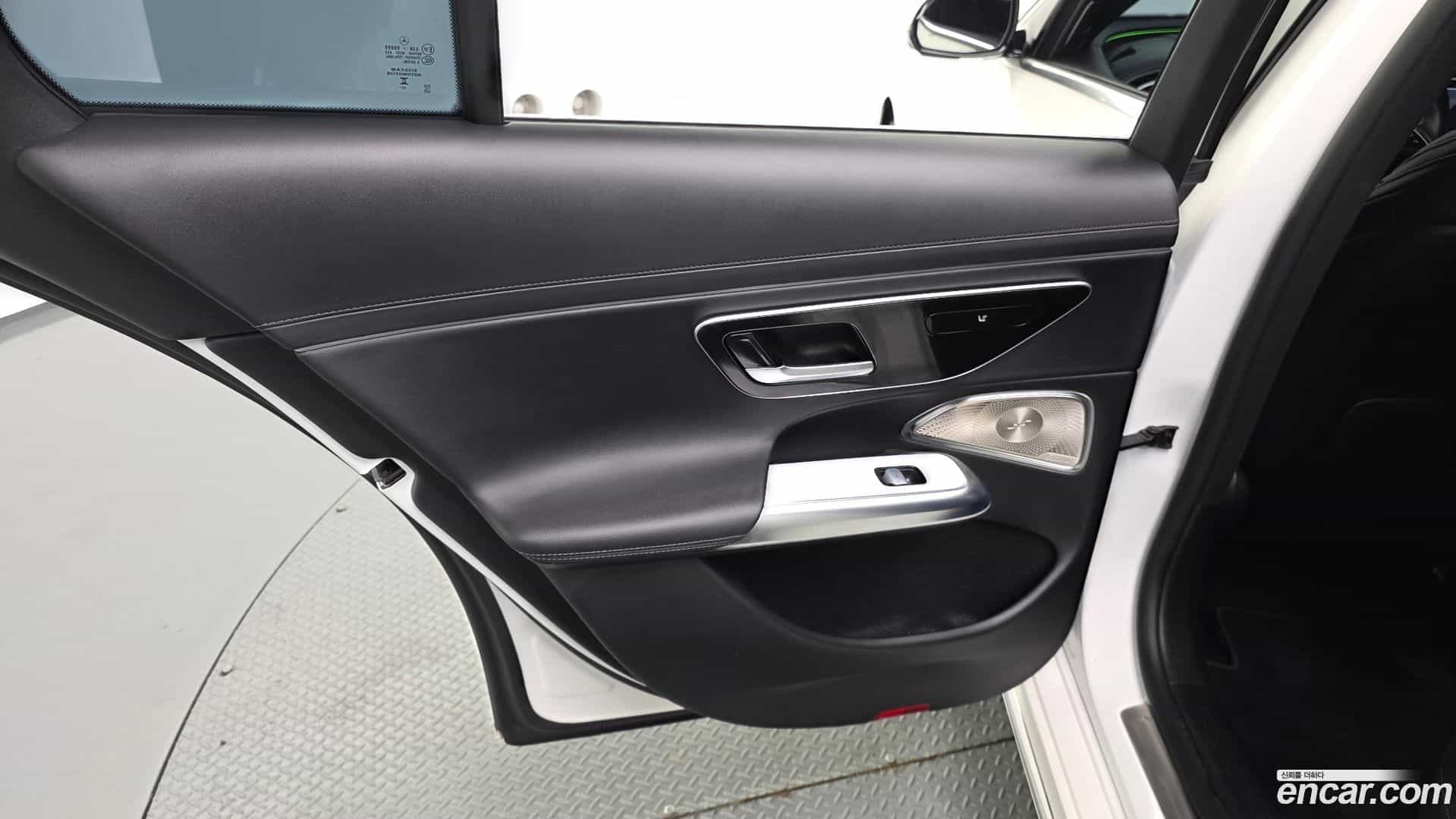E-Class Mercedes-Benz 2024.3-INNER-035
