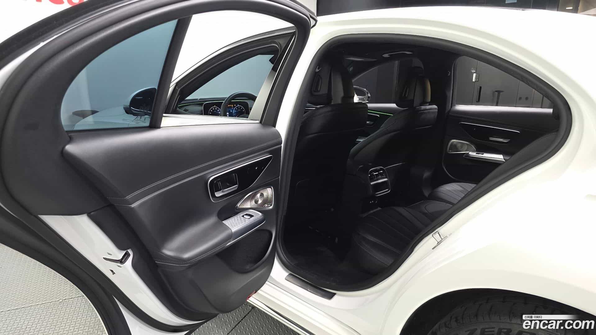 E-Class Mercedes-Benz 2024.3-INNER-036
