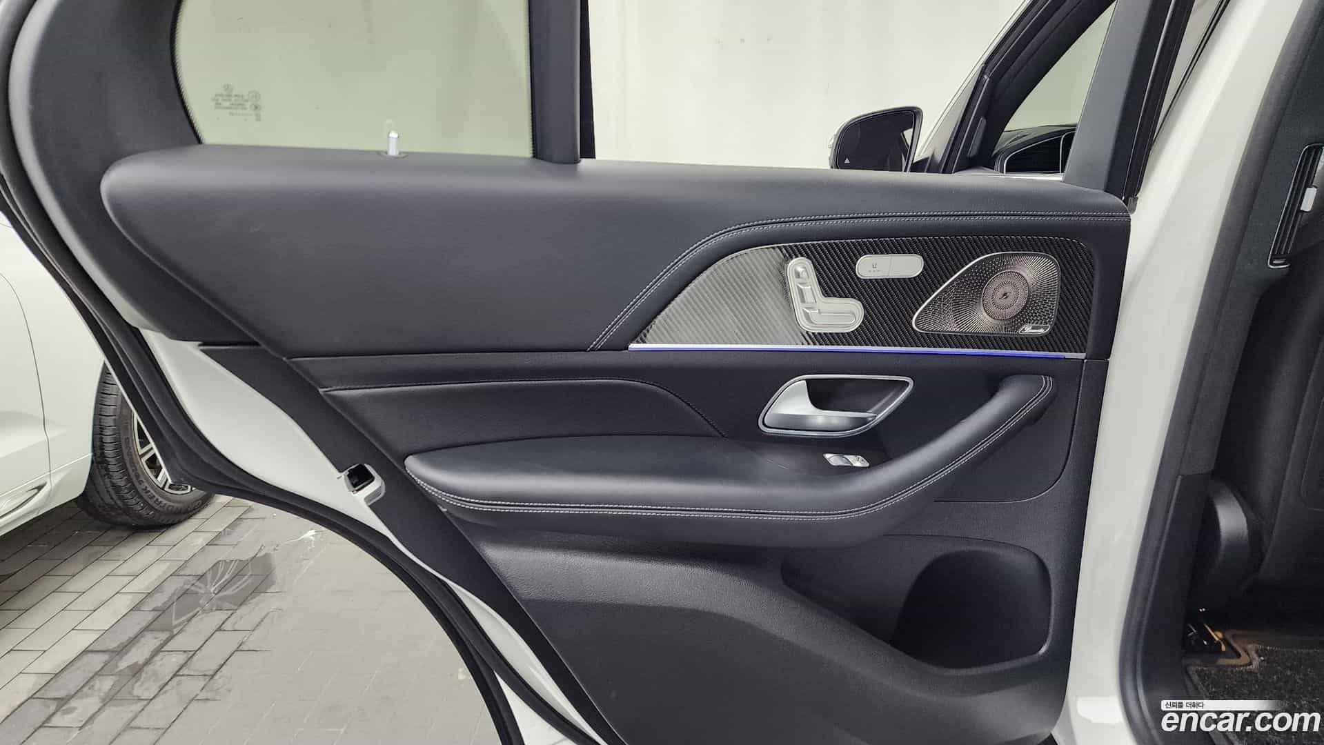 GLE-Class Mercedes-Benz 2023.7-INNER-035