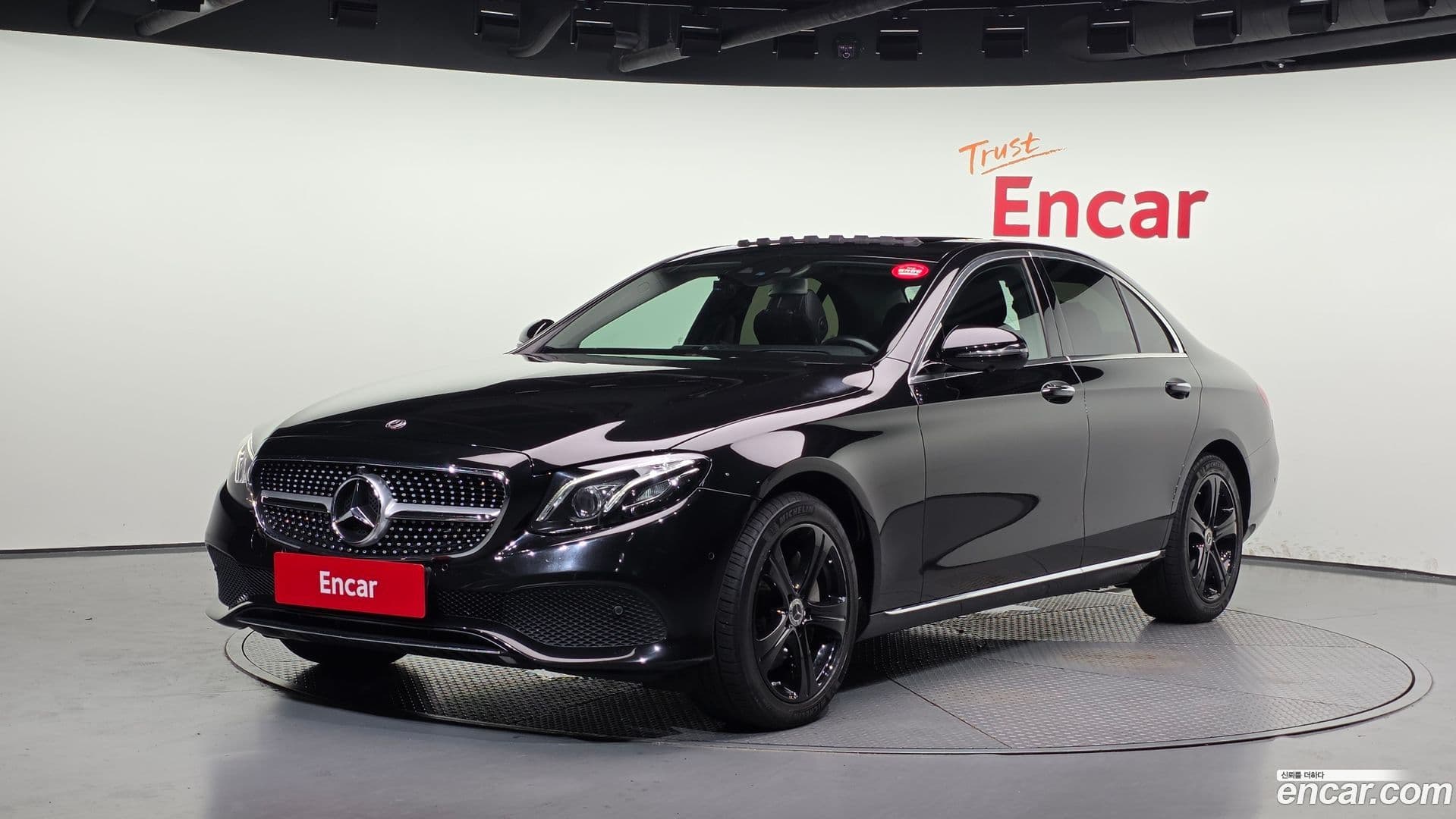 Main__Slider__Photo:E-Class Mercedes-Benz 2019.7-0