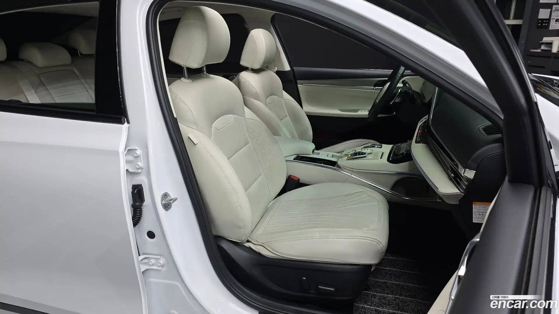 Grandeur Hyundai 2022.11-INNER-036