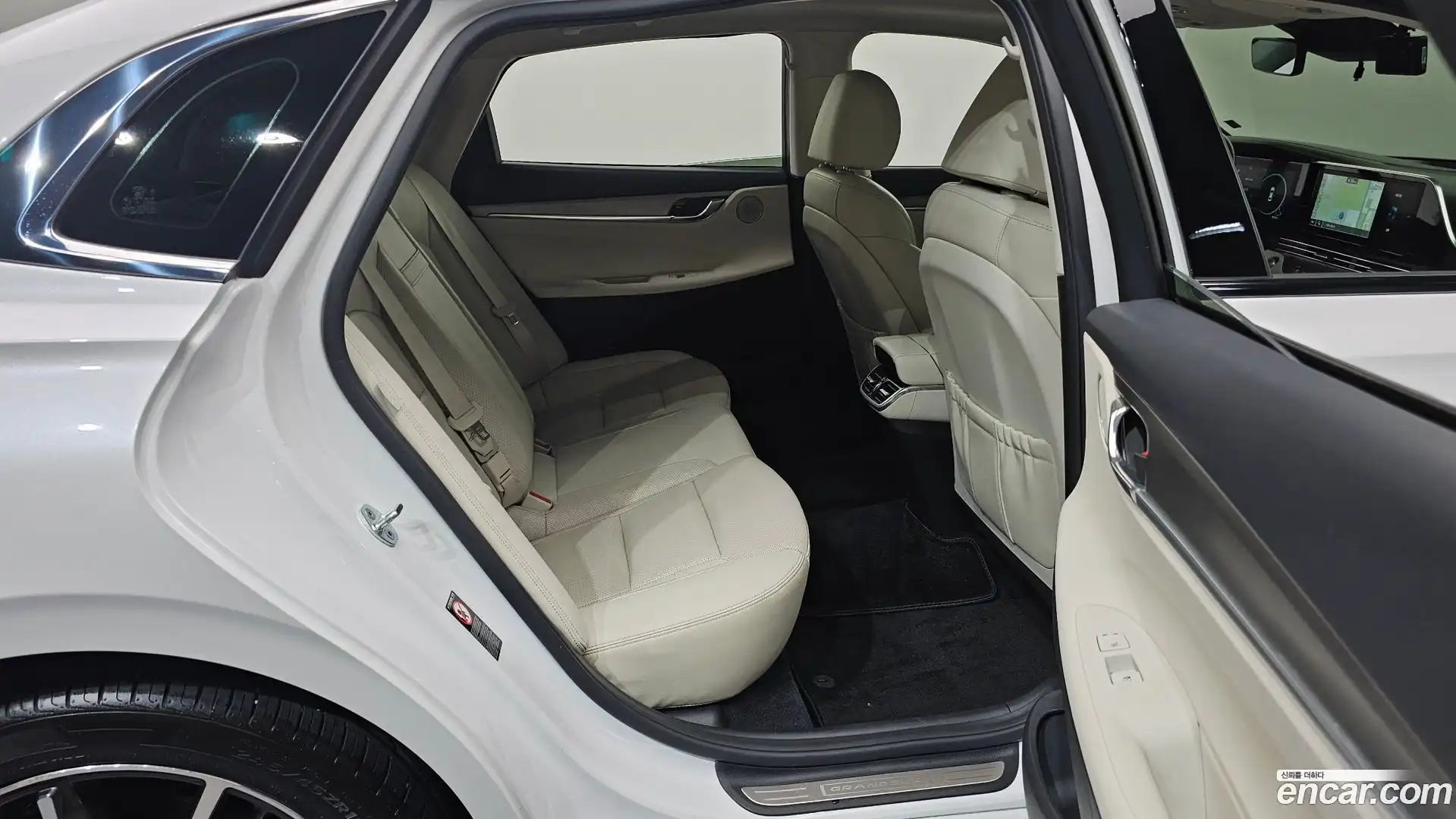Grandeur Hyundai 2022.4-OPTION-015