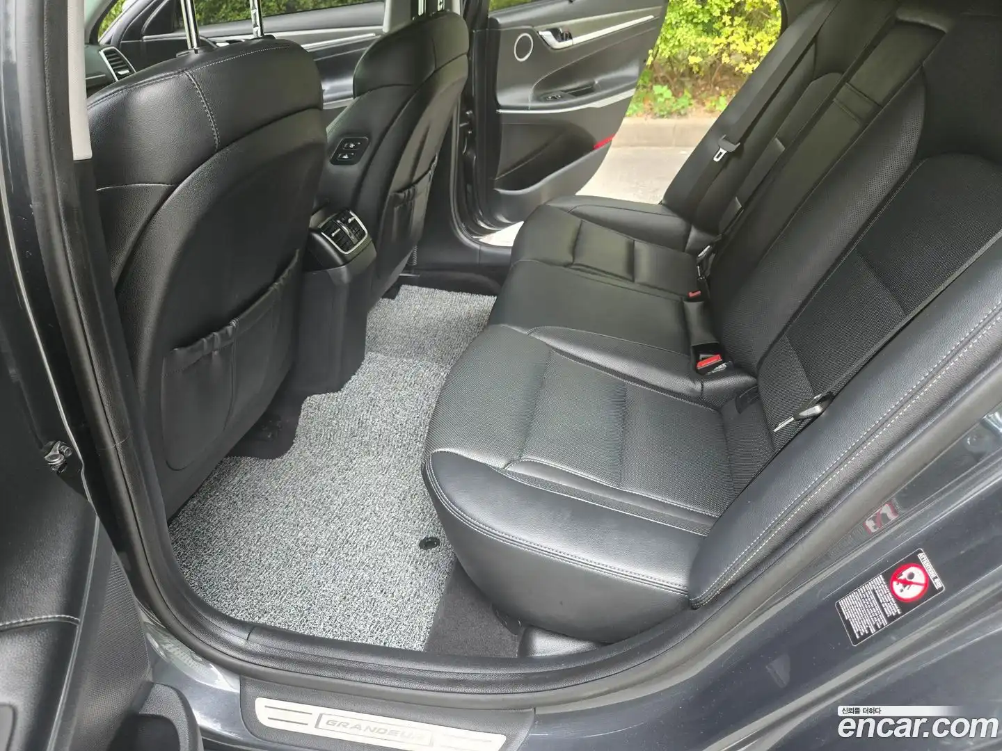 Grandeur Hyundai 2017.1-INNER-009