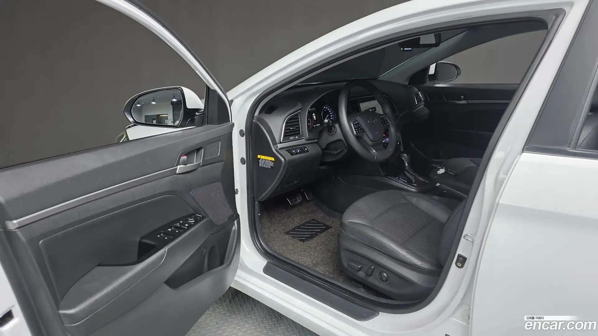 AVANTE Hyundai 2015.11-INNER-010