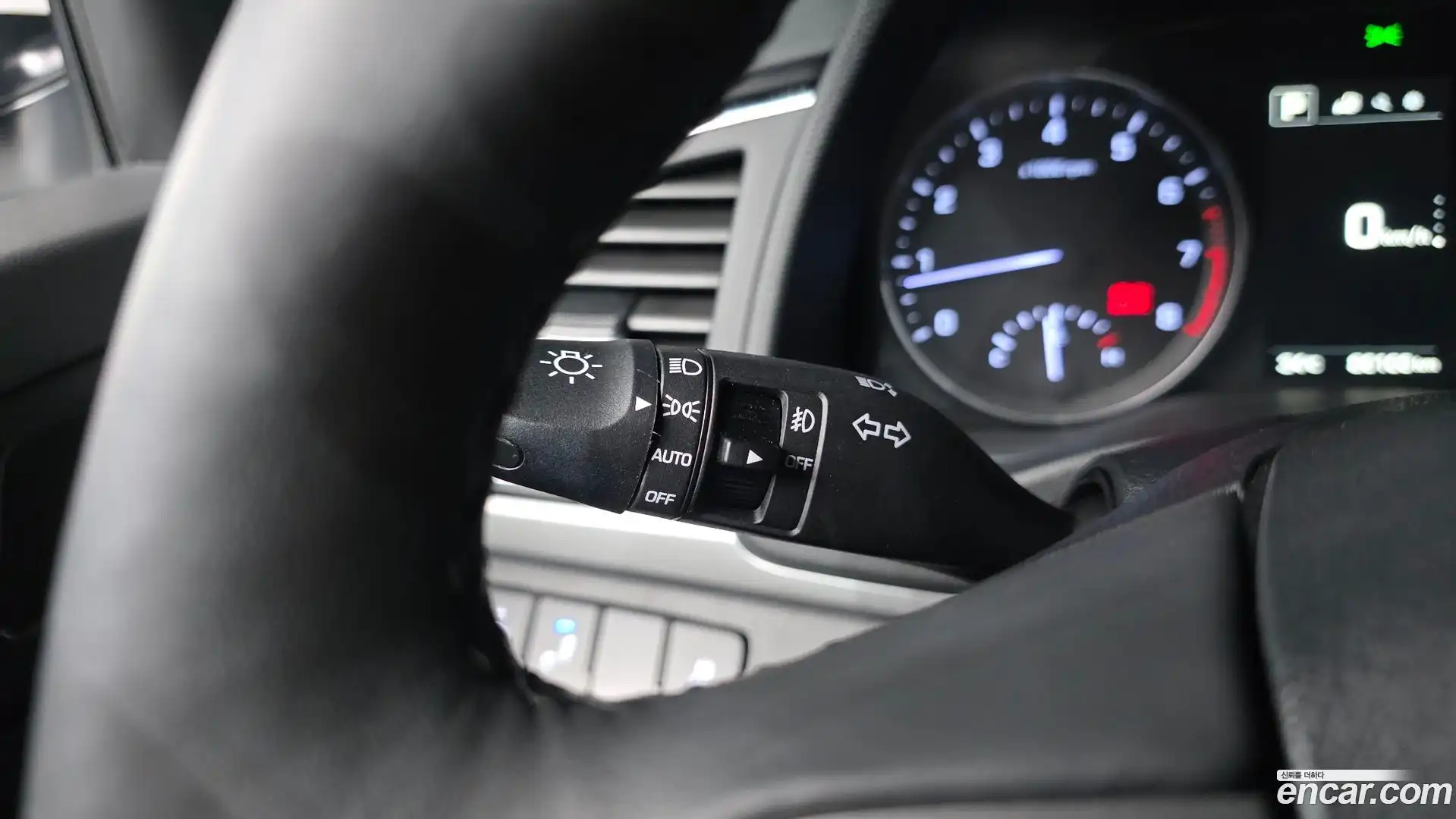 AVANTE Hyundai 2015.11-OPTION-016
