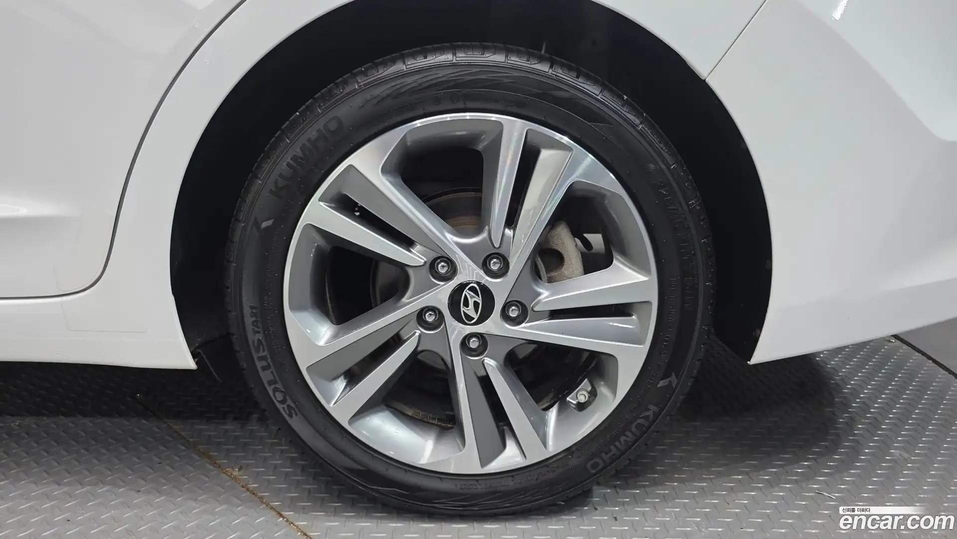 AVANTE Hyundai 2015.11-OUTER-031