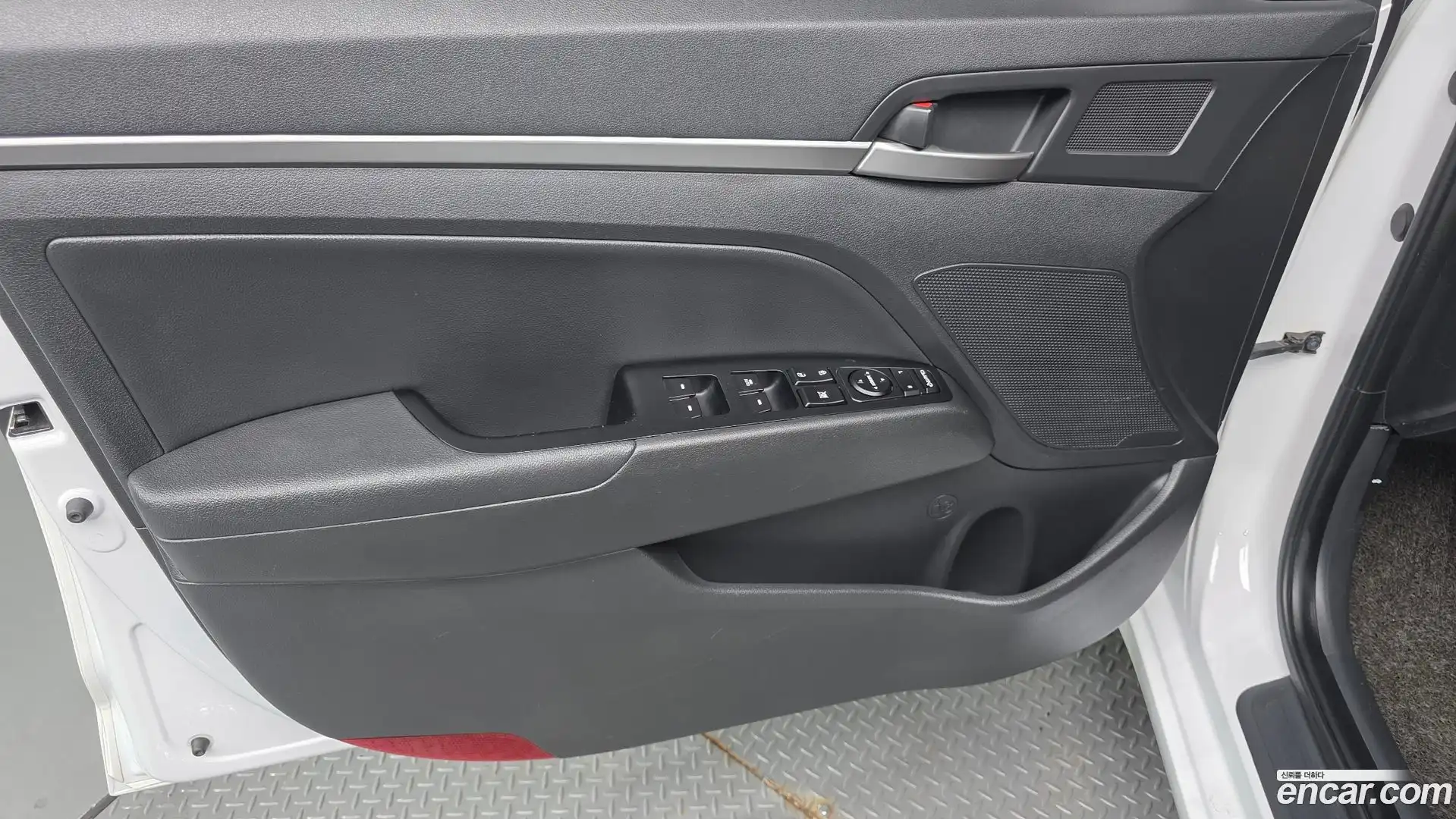 AVANTE Hyundai 2015.11-INNER-034