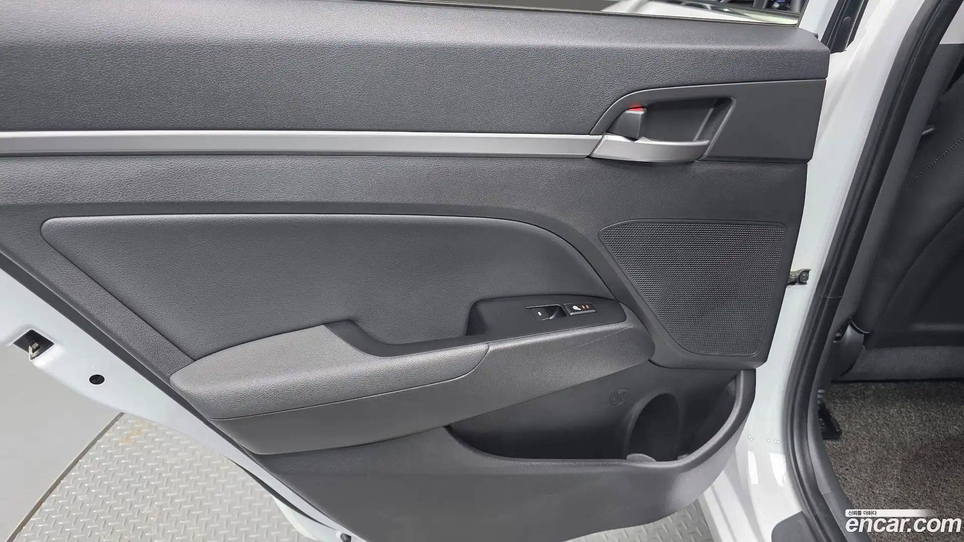 AVANTE Hyundai 2015.11-INNER-035