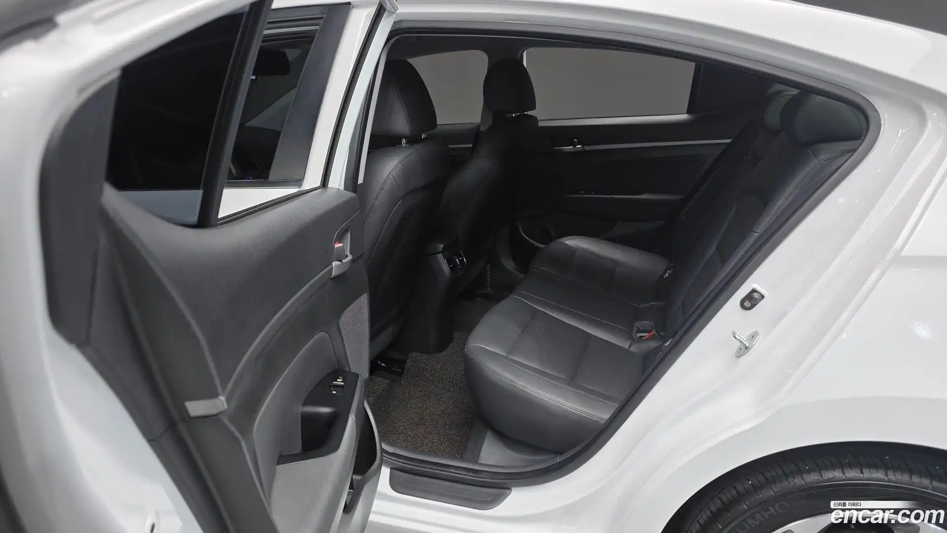 AVANTE Hyundai 2015.11-OPTION-040