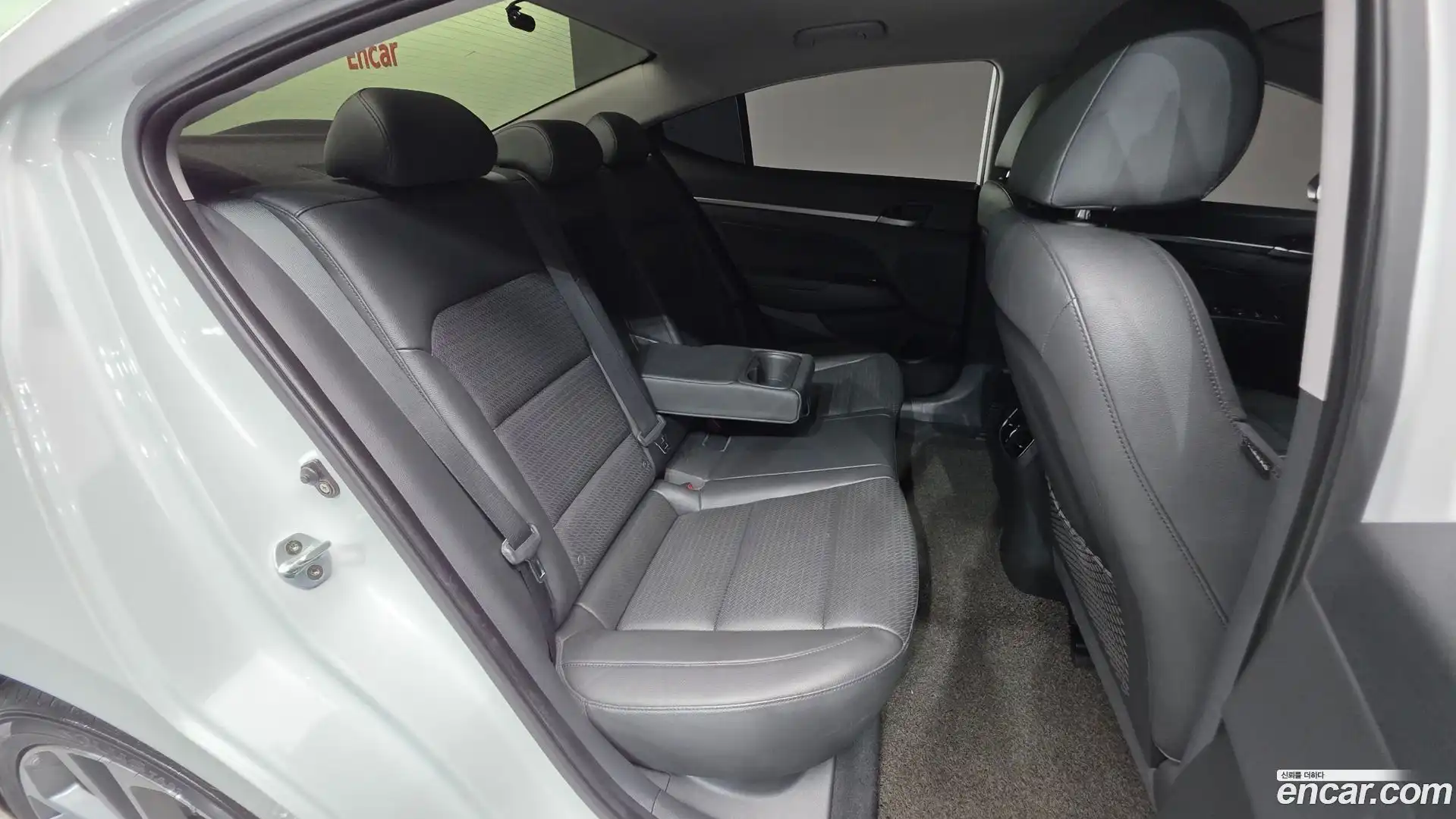 AVANTE Hyundai 2015.11-OPTION-043