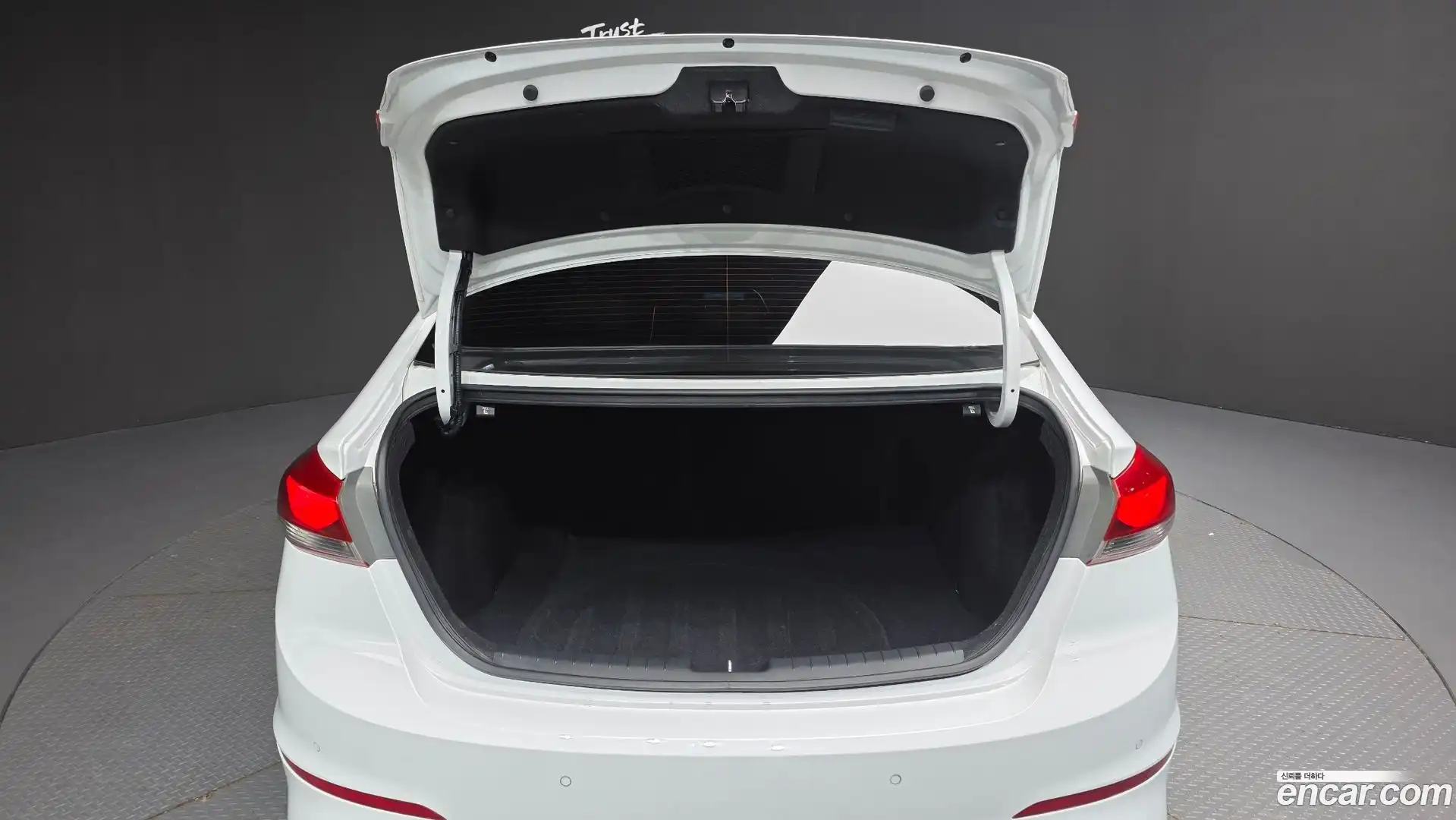 AVANTE Hyundai 2015.11-OPTION-044