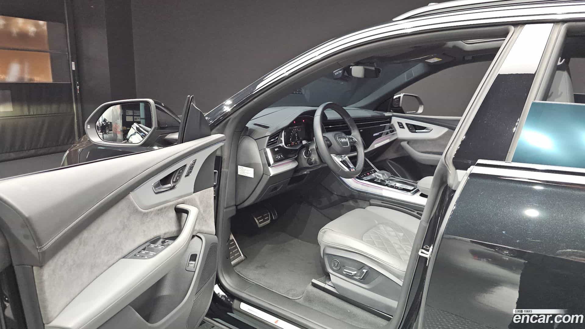 Q8 Audi 2022.11-INNER-010