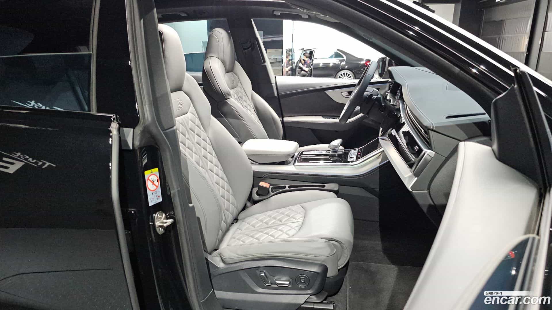 Q8 Audi 2022.11-OPTION-016