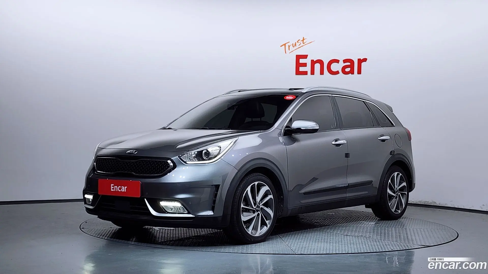 Main__Slider__Photo:Niro Kia 2017.4-0