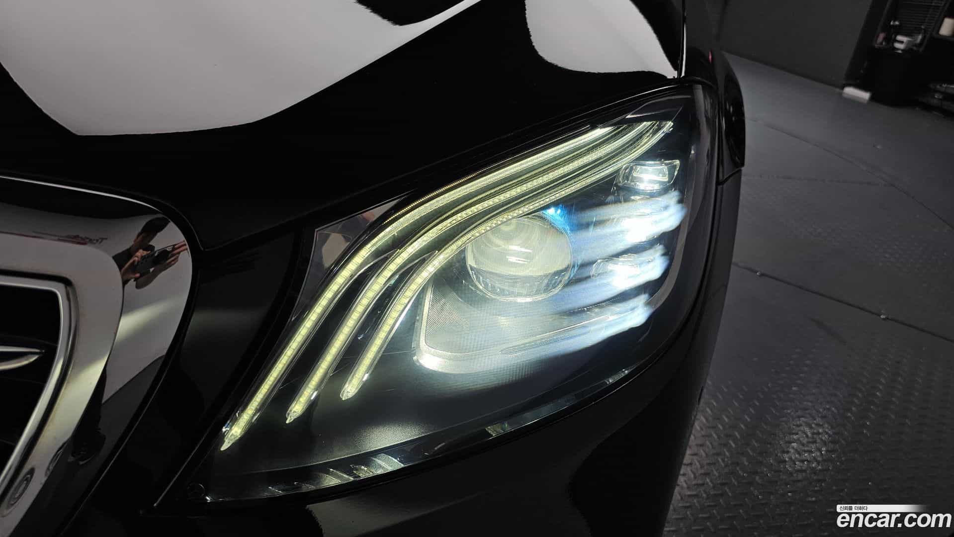 S-Class Mercedes-Benz 2017.8-OUTER-032