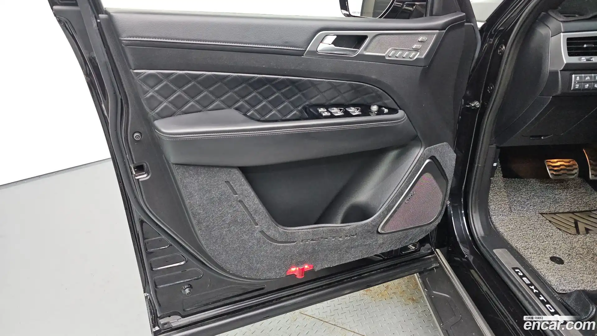 Rexton KG Mobility 2019.2-INNER-034