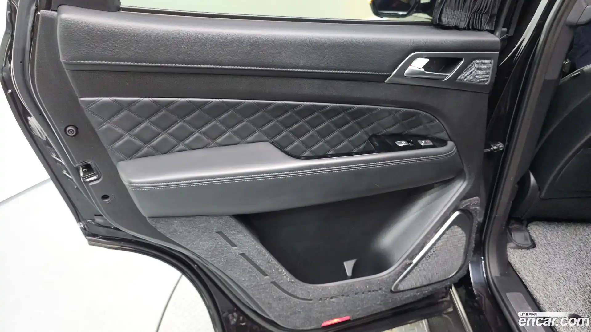 Rexton KG Mobility 2019.2-INNER-035