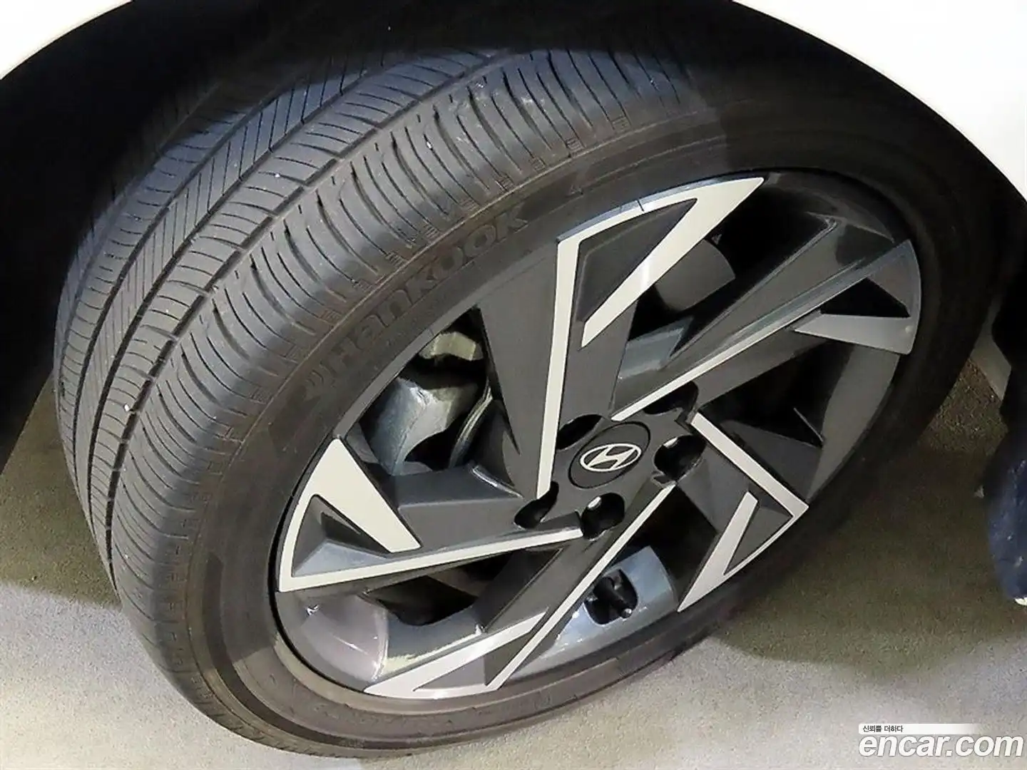 AVANTE Hyundai 2024.4-OPTION-024