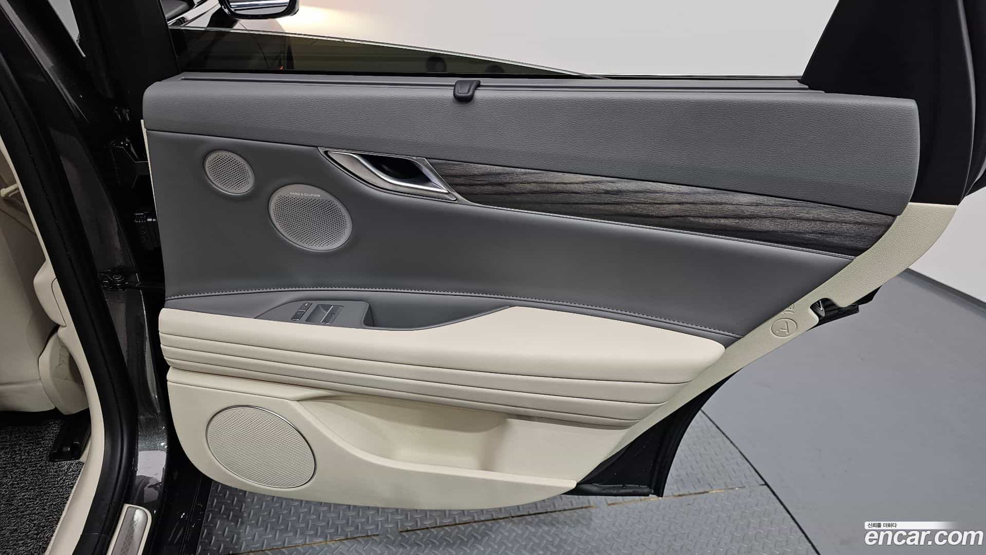 G80 Genesis 2025.2-INNER-035