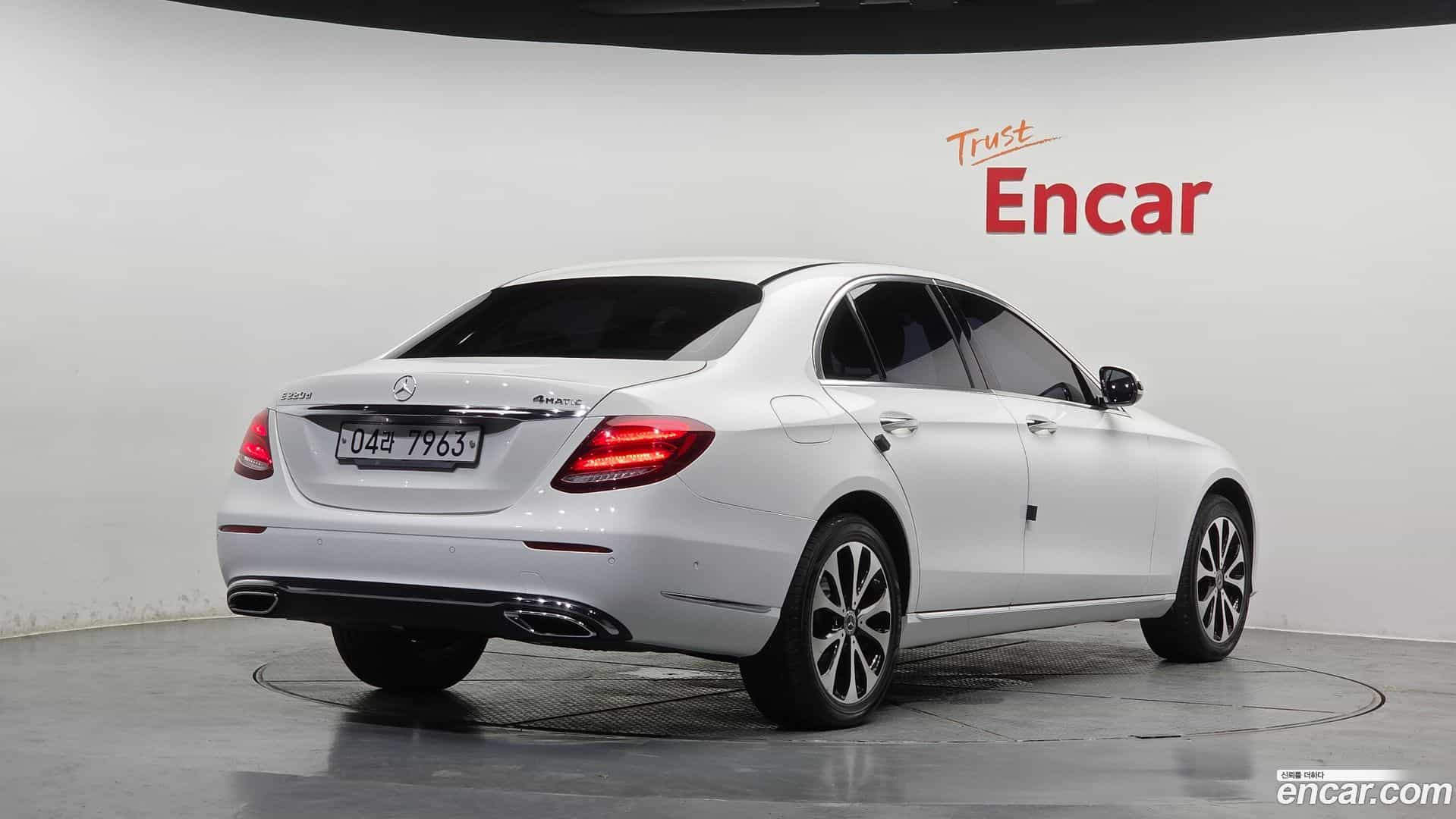 E-Class Mercedes-Benz 2018.6-OUTER-002