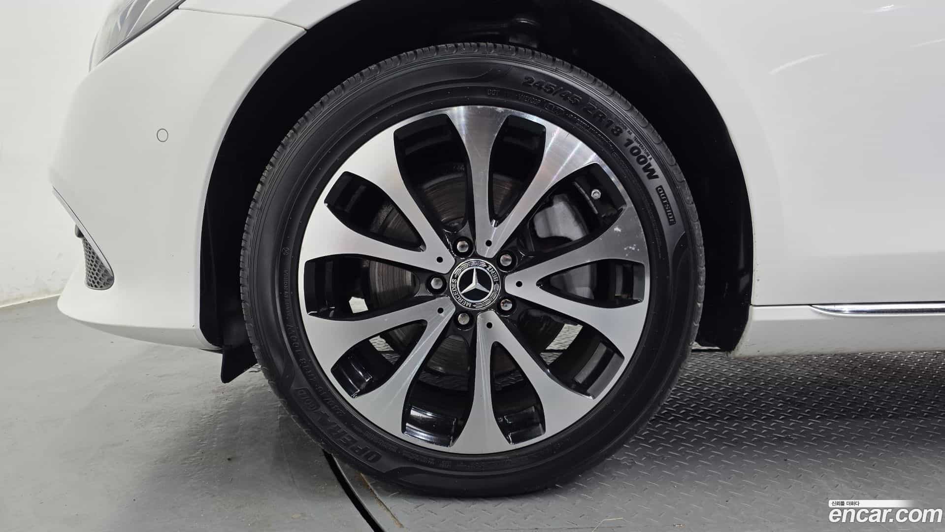 E-Class Mercedes-Benz 2018.6-OUTER-005
