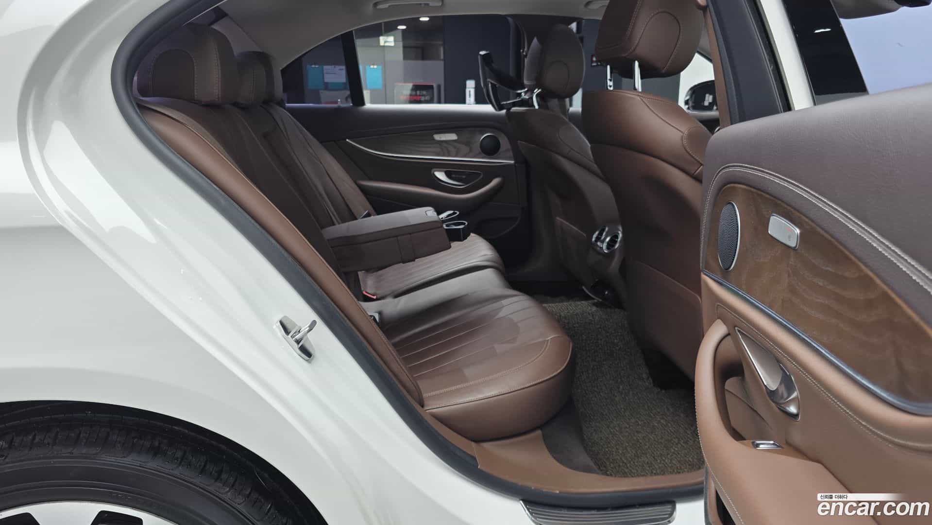 E-Class Mercedes-Benz 2018.6-OPTION-016