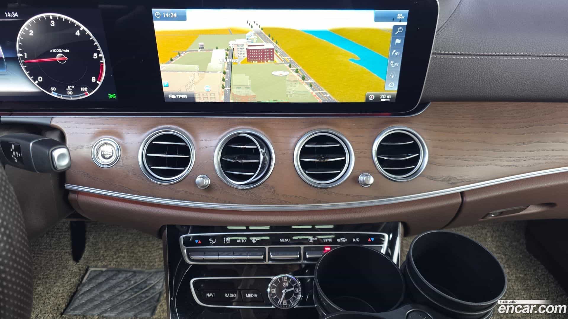 E-Class Mercedes-Benz 2018.6-OPTION-018