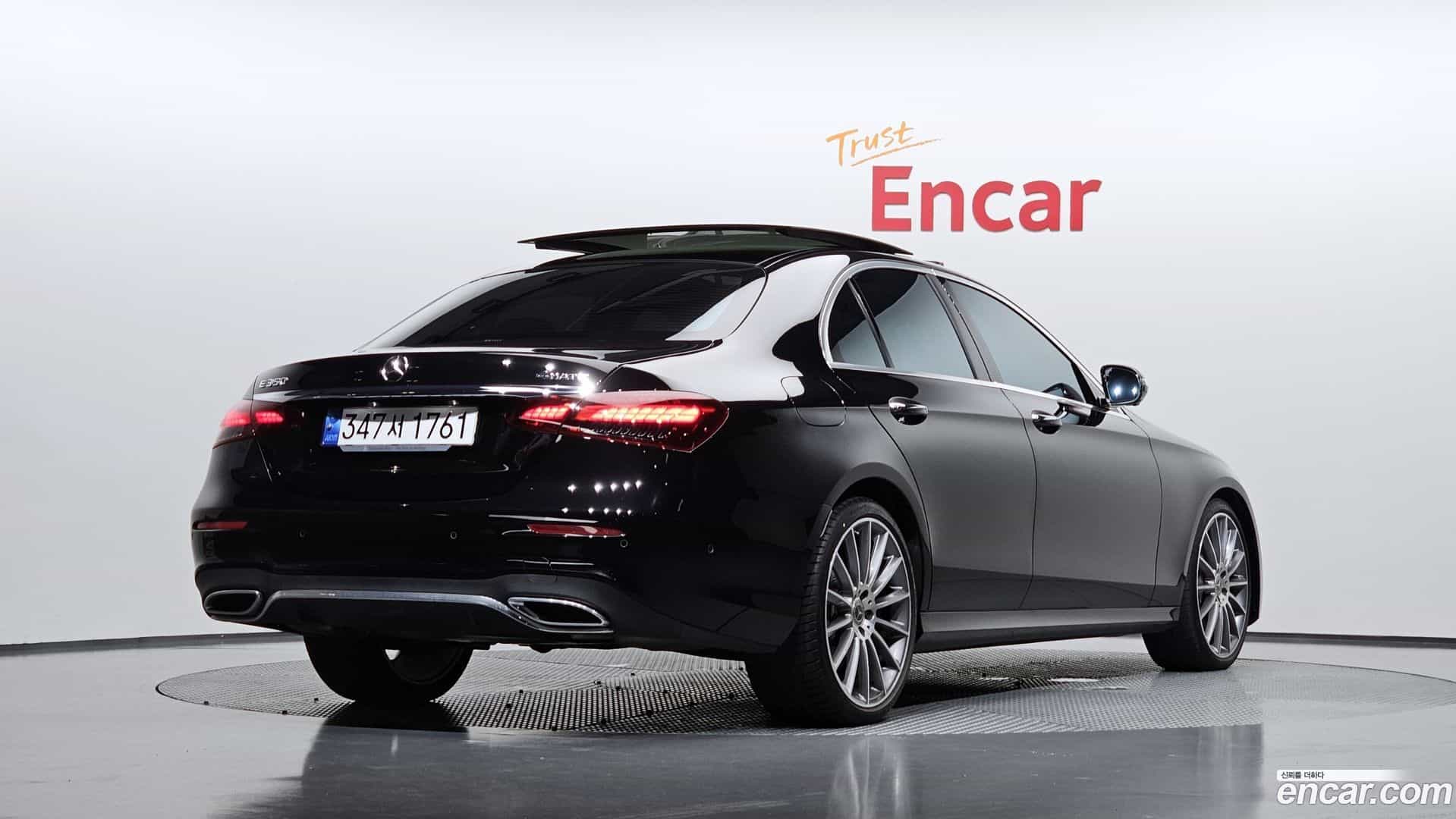 E-Class Mercedes-Benz 2022.8-OUTER-002