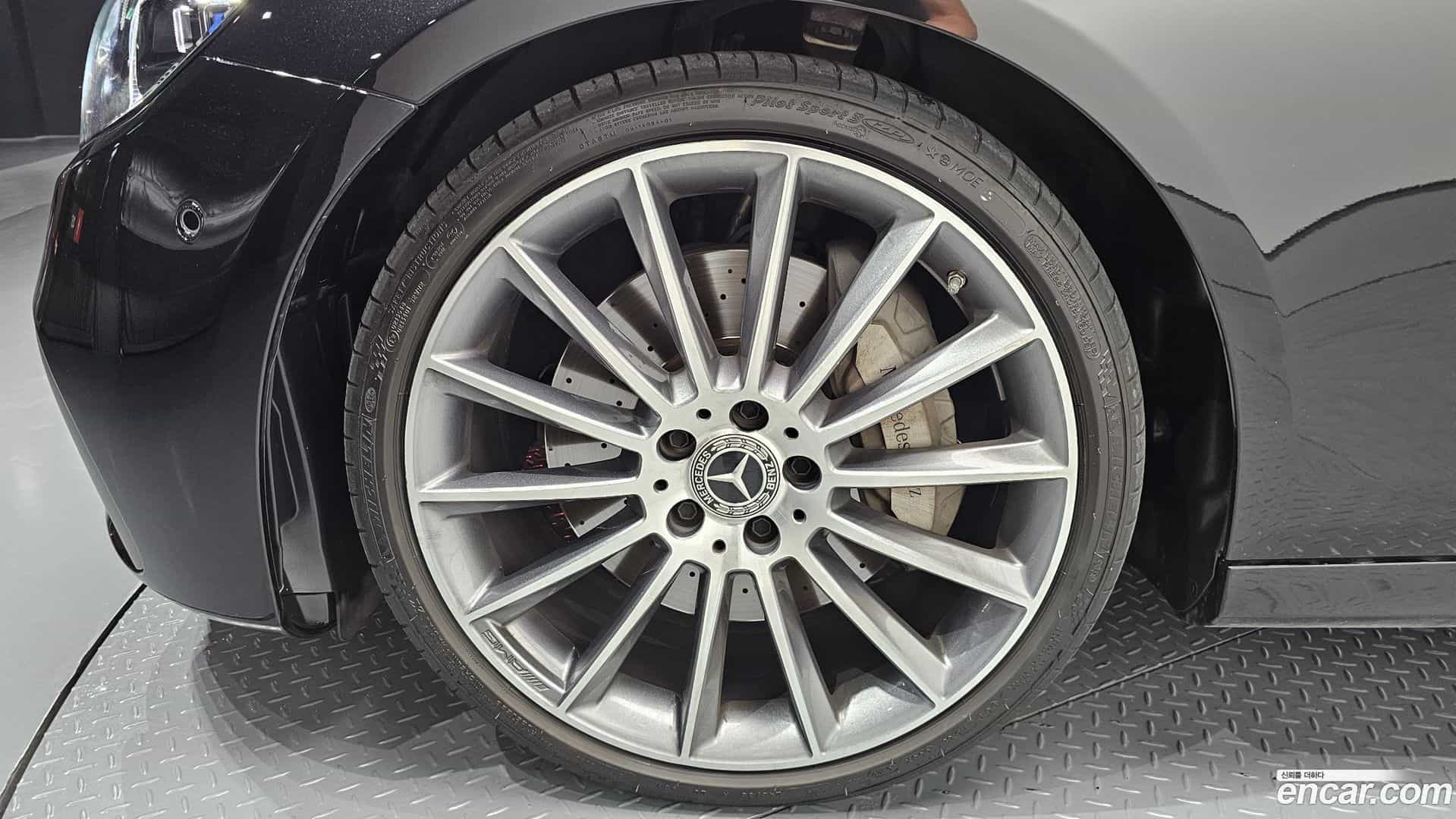 E-Class Mercedes-Benz 2022.8-OUTER-005