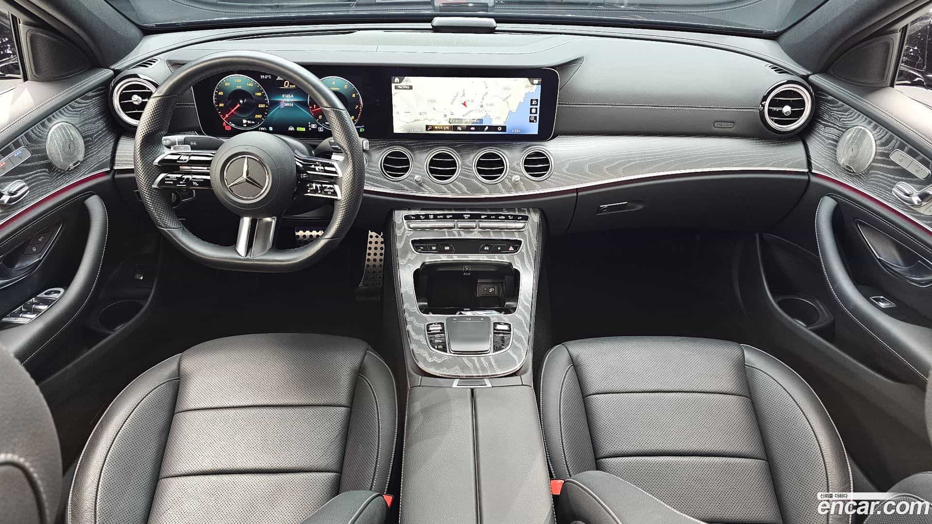 E-Class Mercedes-Benz 2022.8-INNER-007