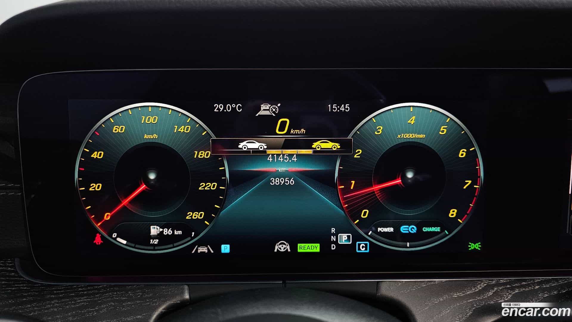 E-Class Mercedes-Benz 2022.8-INNER-008
