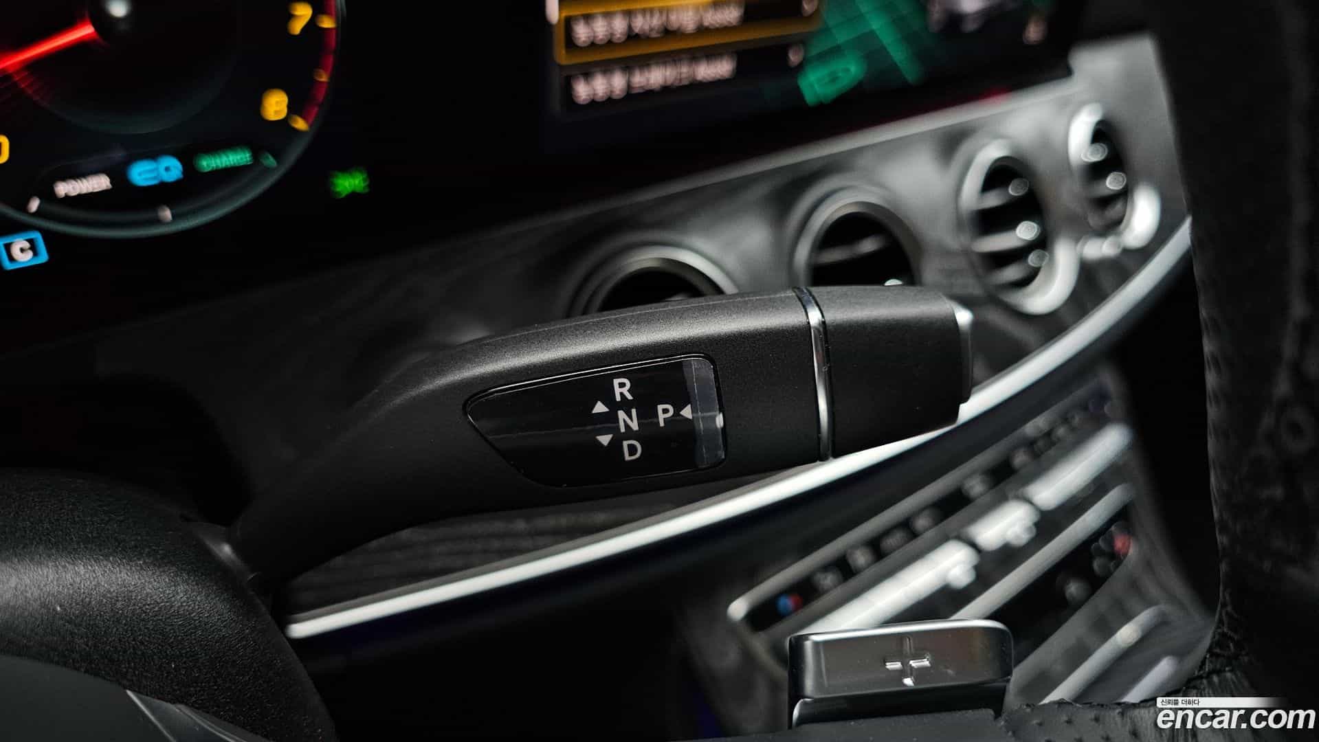 E-Class Mercedes-Benz 2022.8-INNER-009