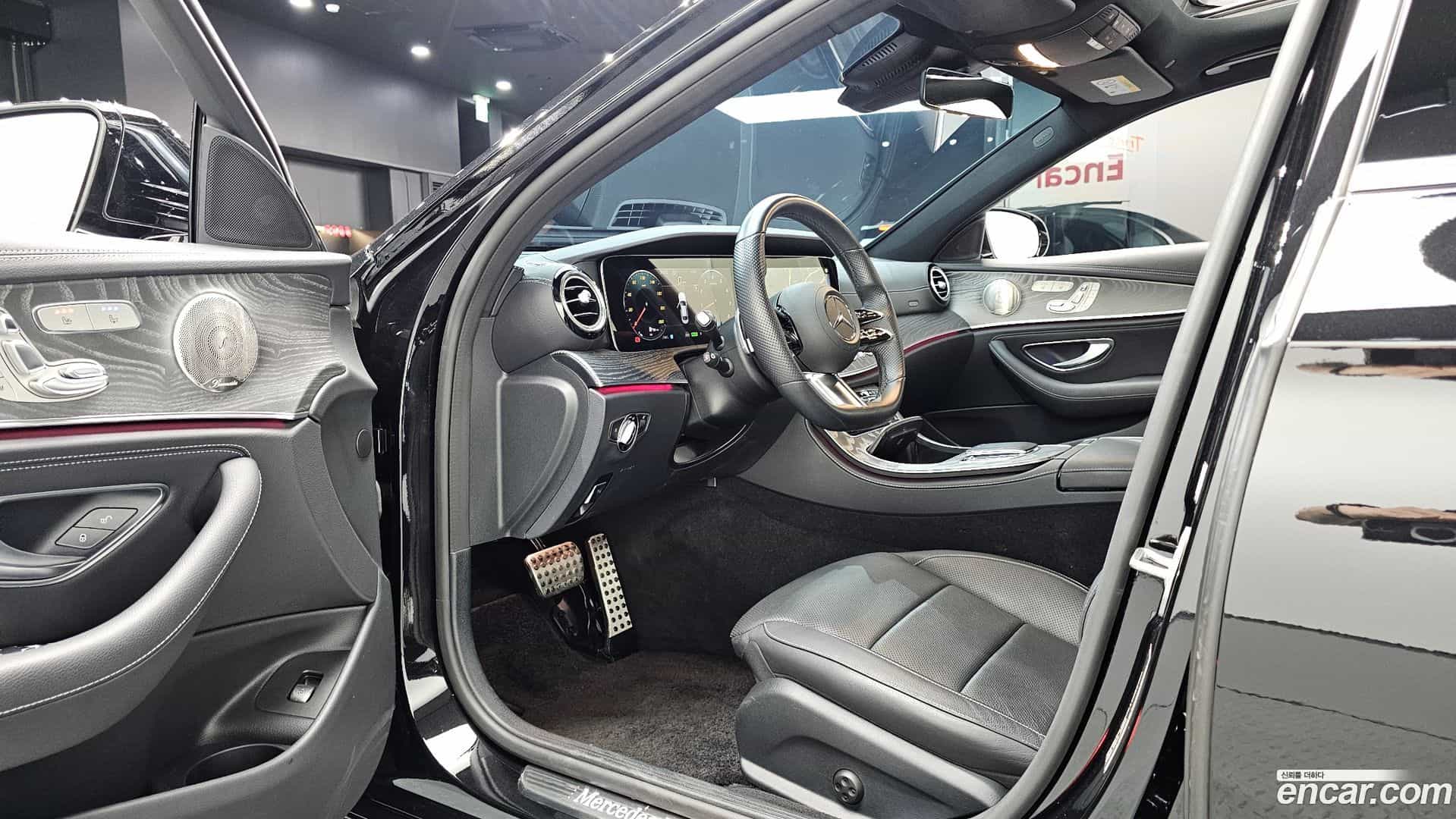 E-Class Mercedes-Benz 2022.8-INNER-010