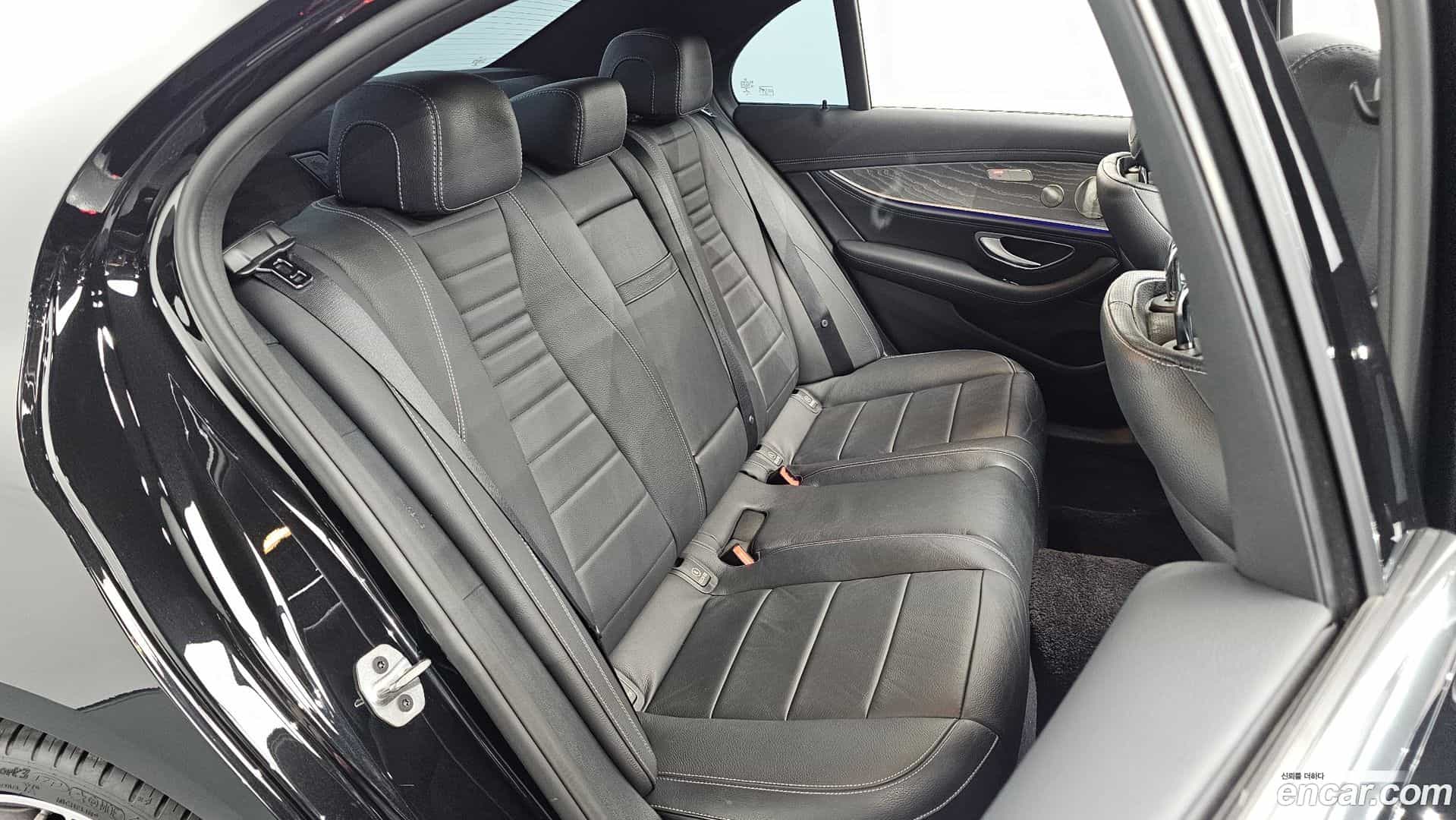 E-Class Mercedes-Benz 2022.8-OPTION-015