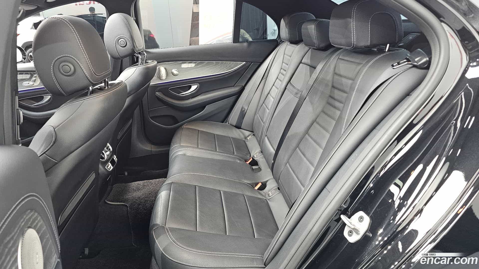 E-Class Mercedes-Benz 2022.8-OPTION-016