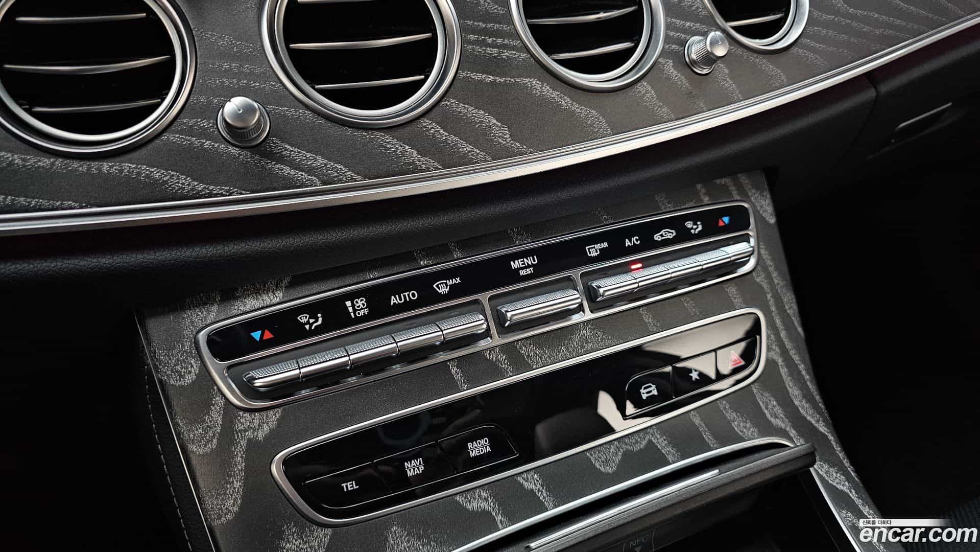 E-Class Mercedes-Benz 2022.8-OPTION-023