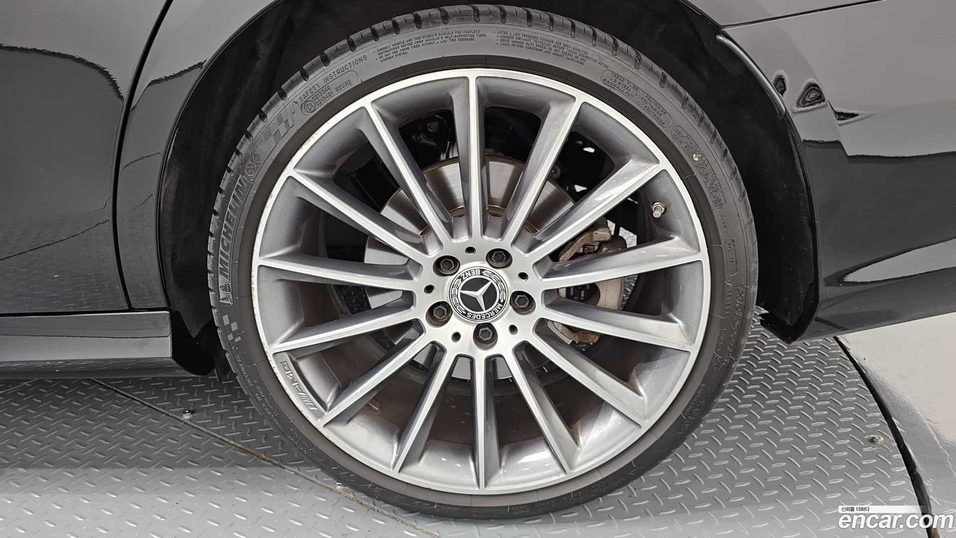 E-Class Mercedes-Benz 2022.8-OUTER-031