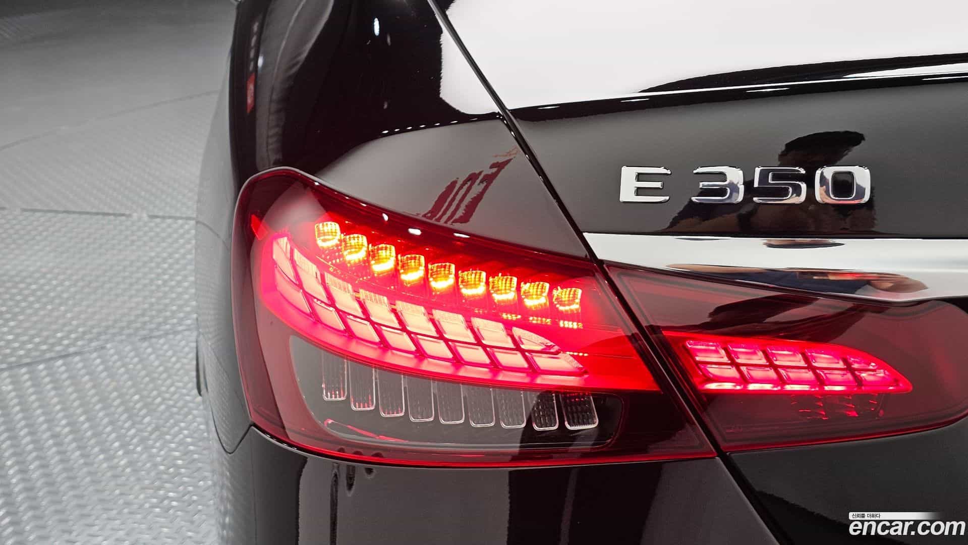 E-Class Mercedes-Benz 2022.8-OUTER-033