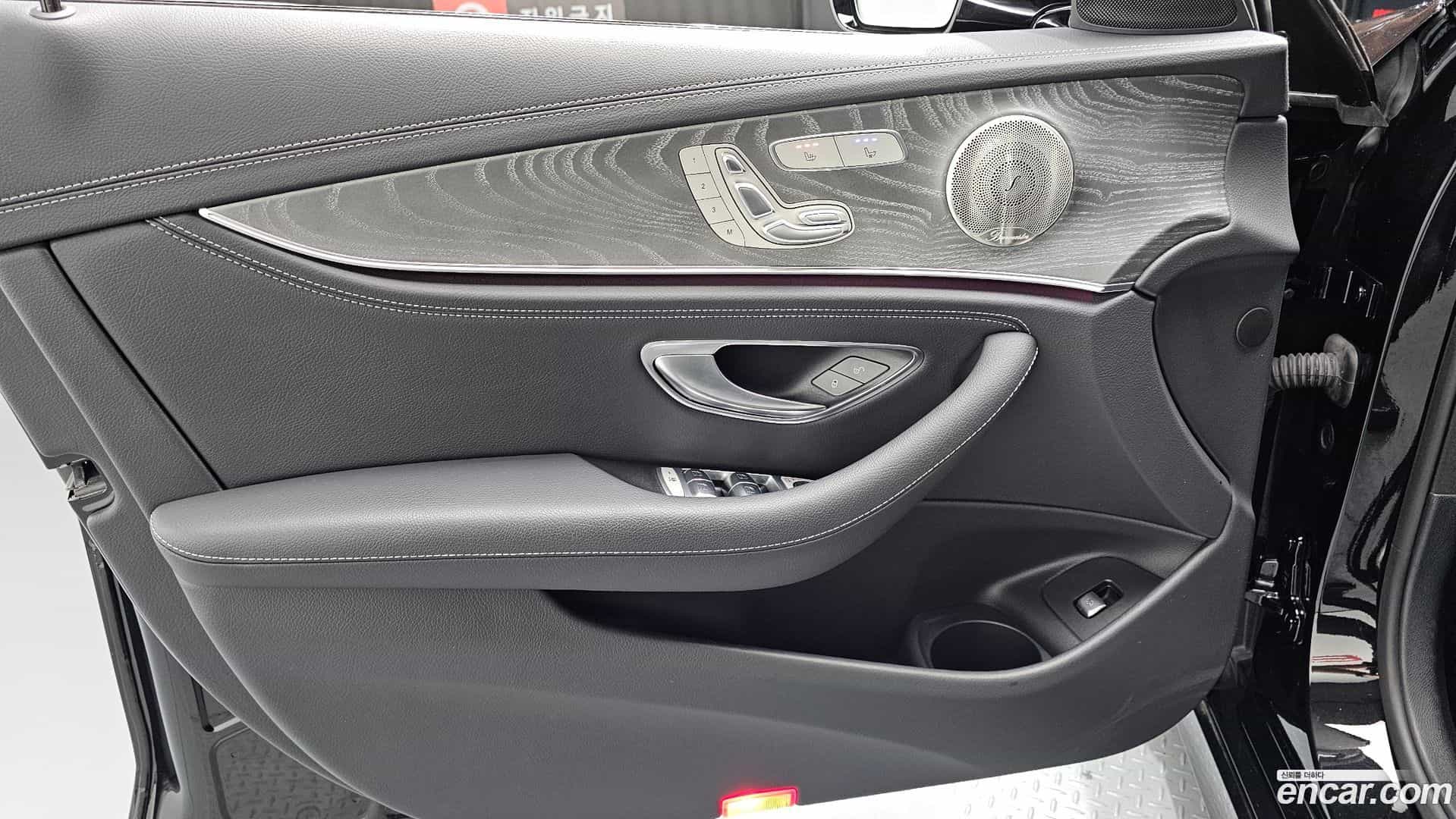 E-Class Mercedes-Benz 2022.8-INNER-034