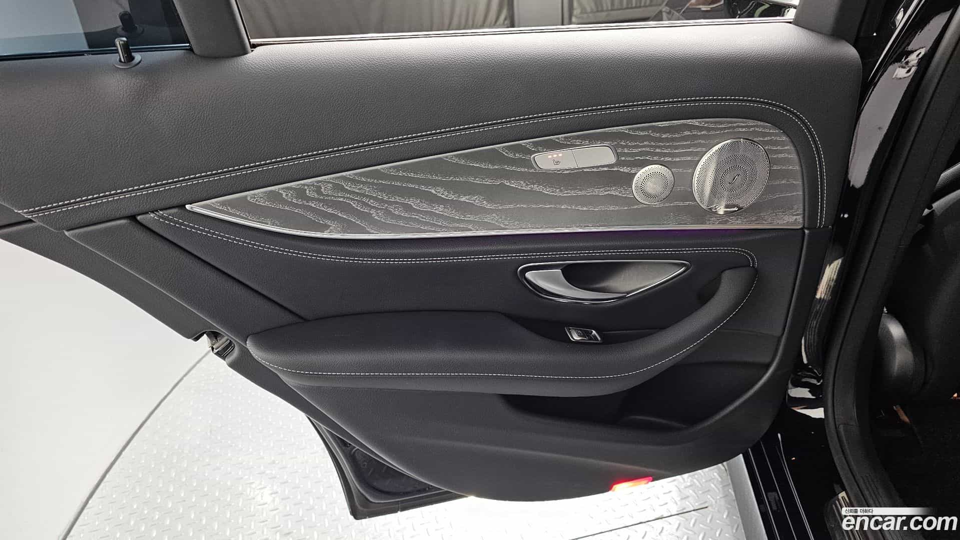 E-Class Mercedes-Benz 2022.8-INNER-035