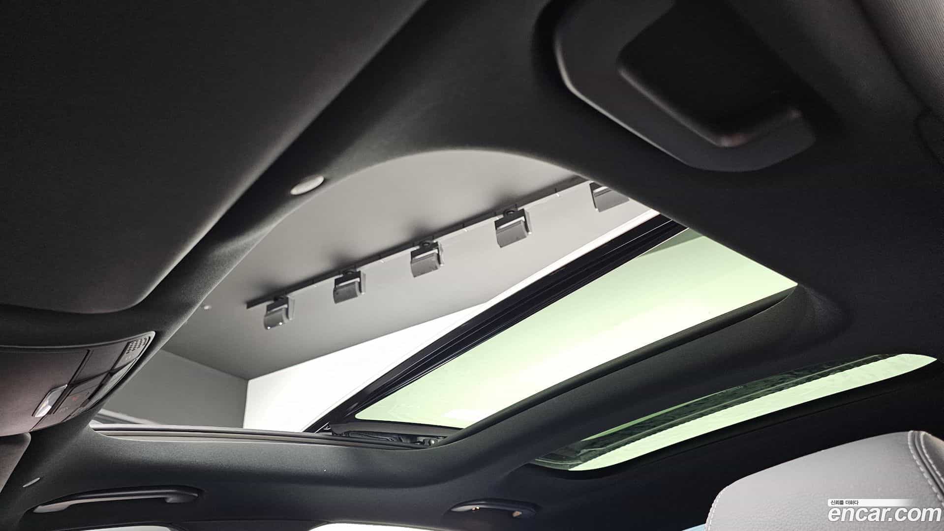 E-Class Mercedes-Benz 2022.8-OPTION-045
