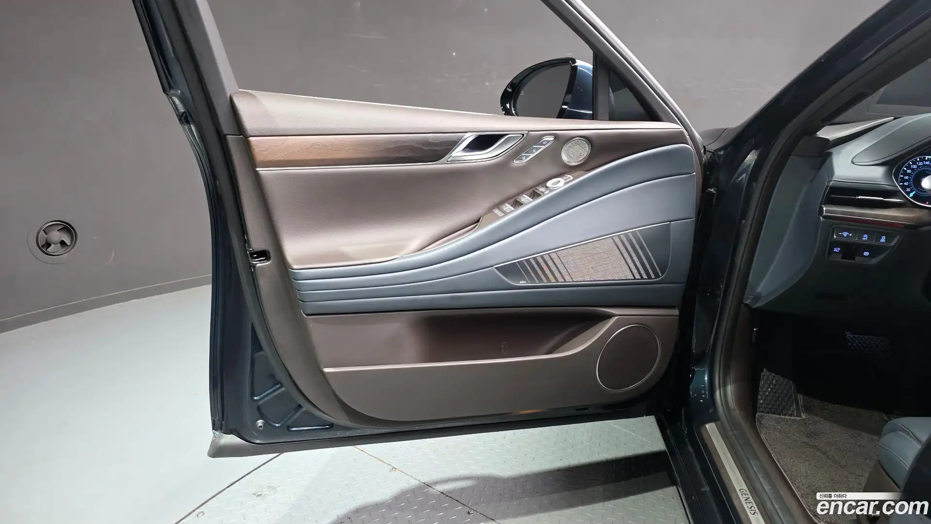 G80 Genesis 2024.0-INNER-034