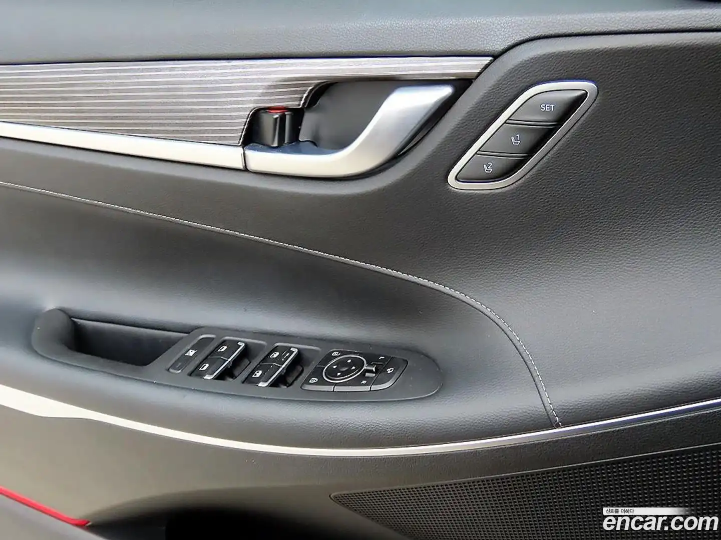 Grandeur Hyundai 2018.4-OPTION-015