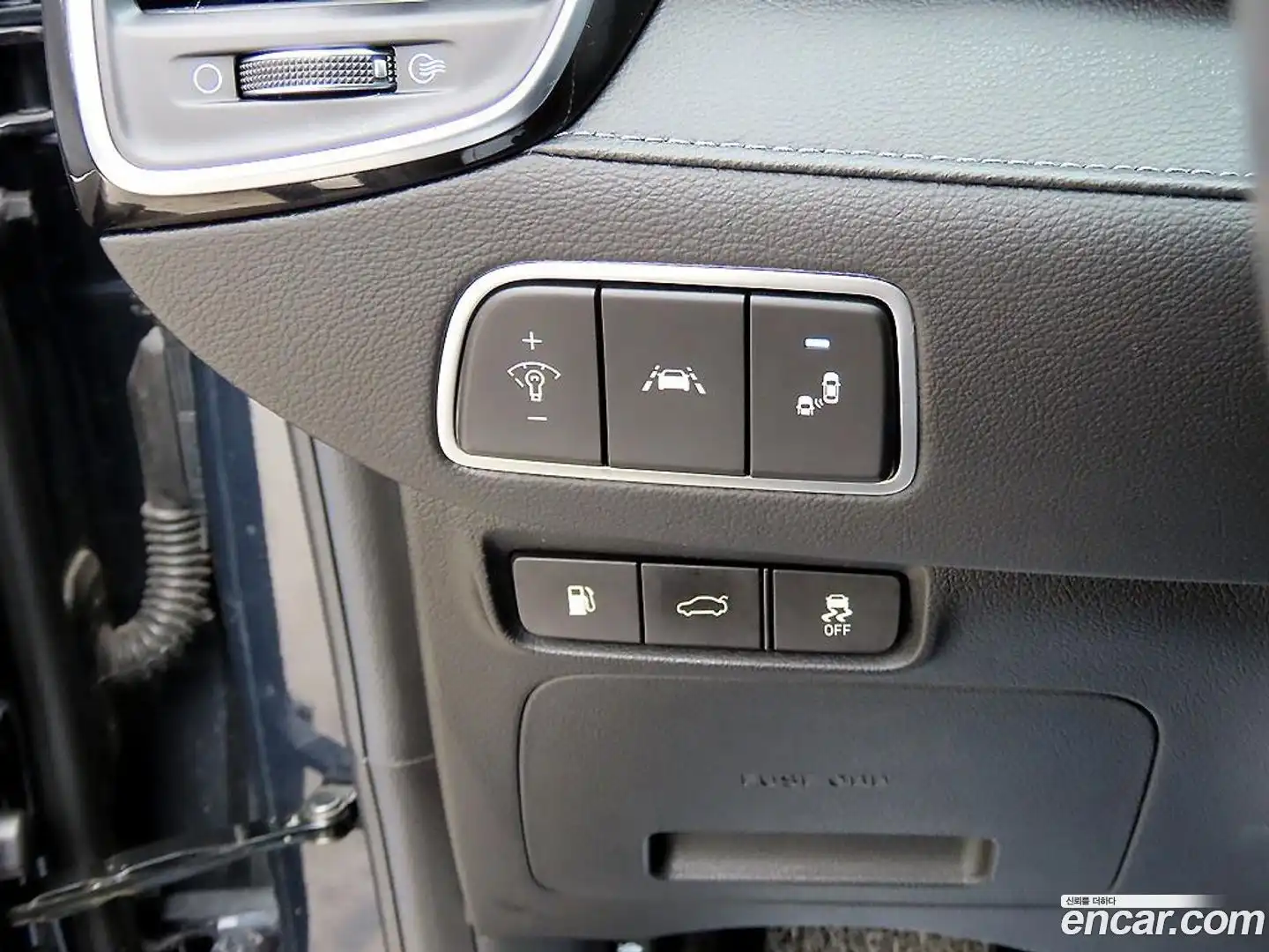 Grandeur Hyundai 2018.4-OPTION-016