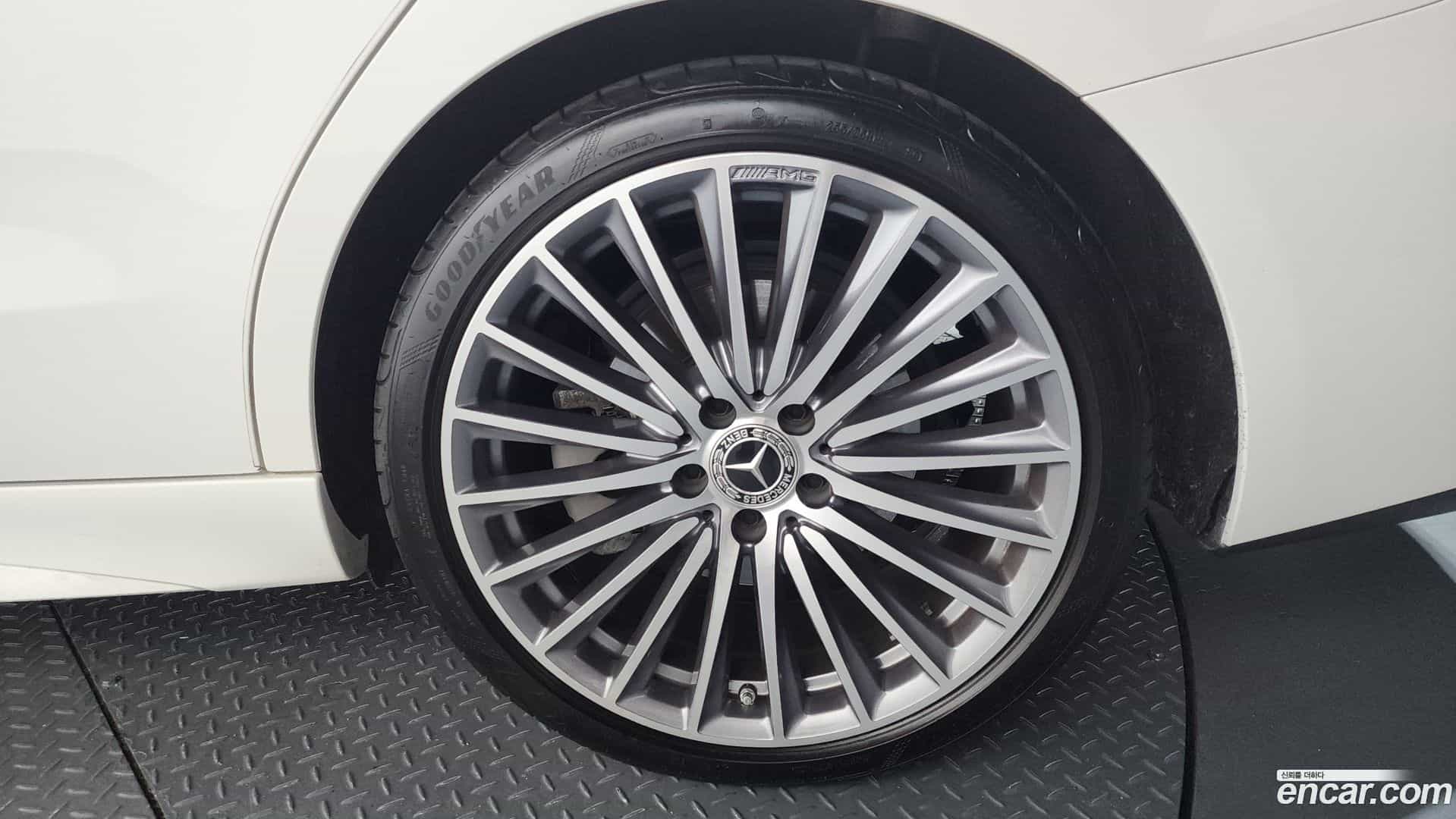 C-Class Mercedes-Benz 2023.7-OUTER-031