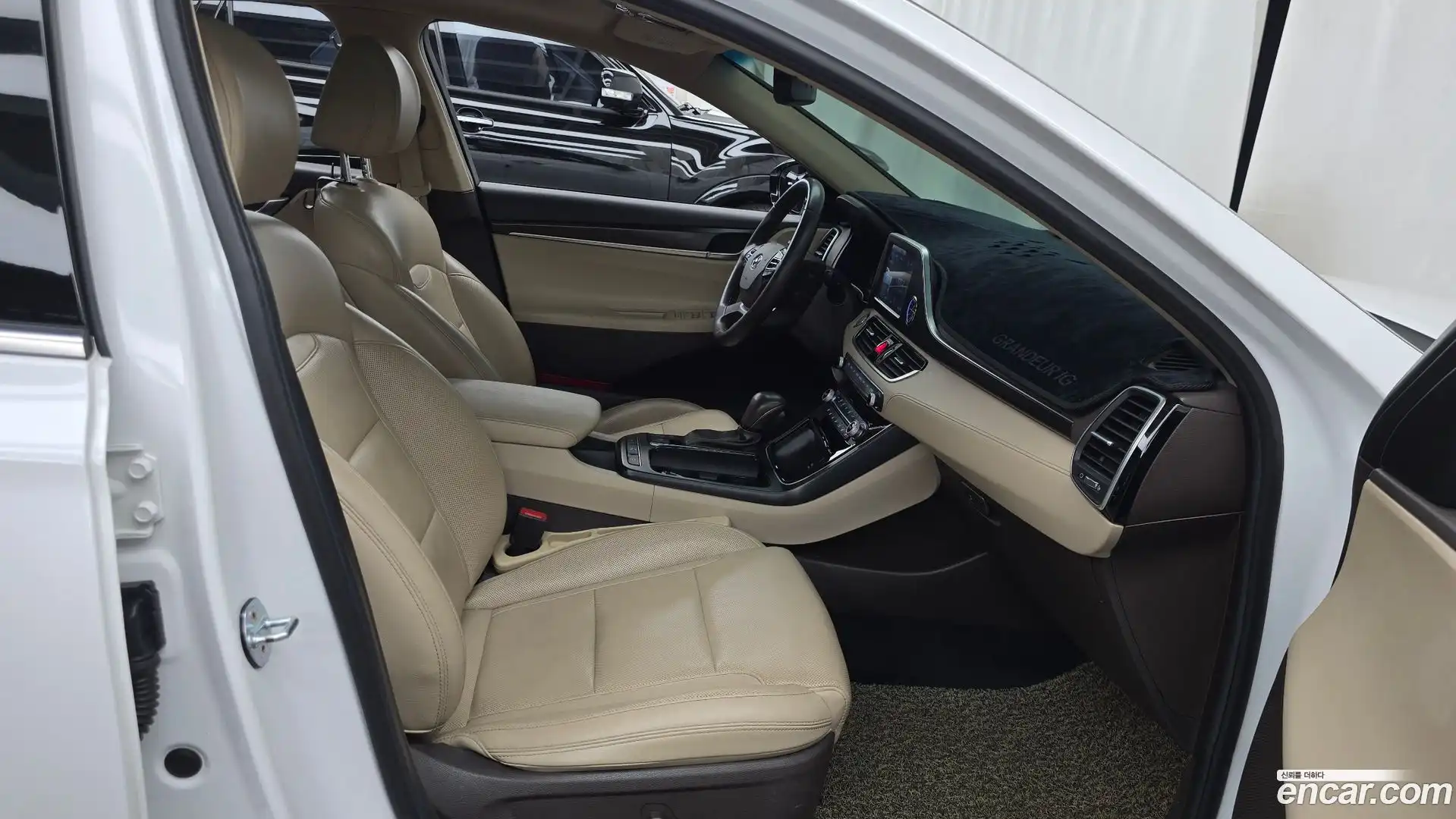 Grandeur Hyundai 2017.11-INNER-036
