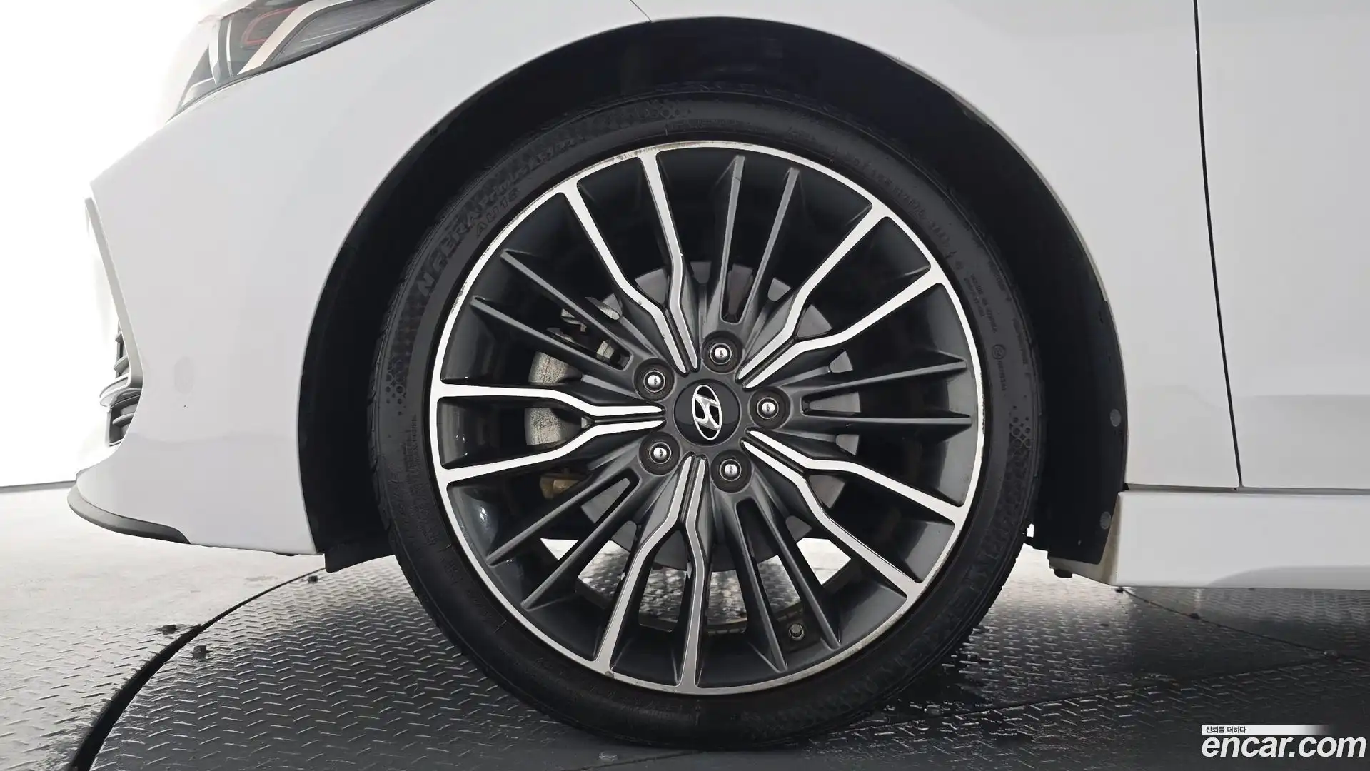 AVANTE Hyundai 2017.8-OUTER-005