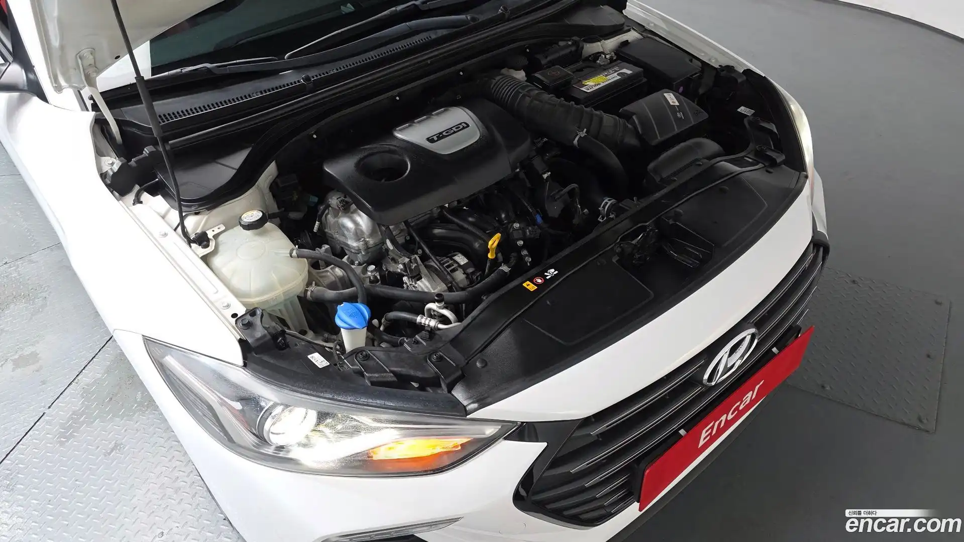 AVANTE Hyundai 2017.8-OUTER-006